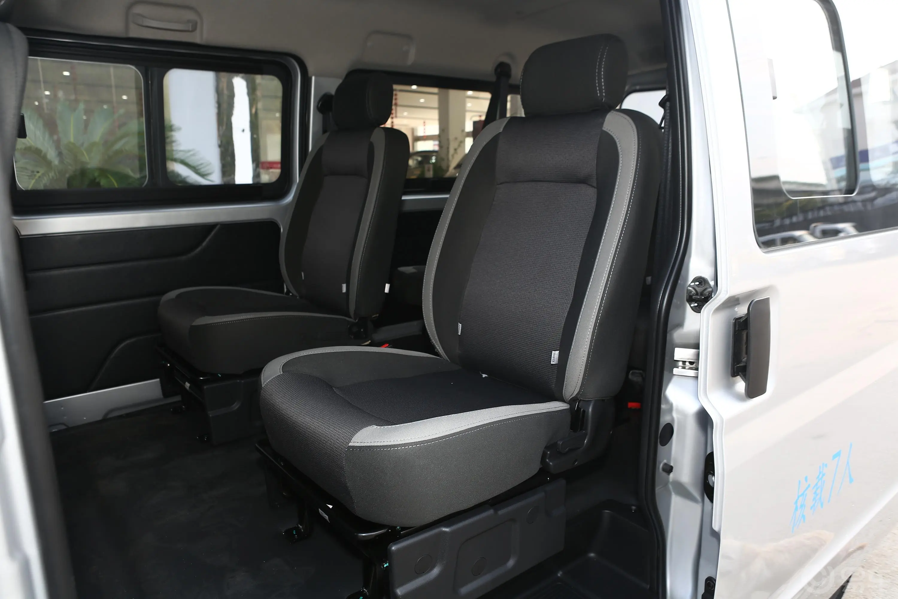 东风小康C561.5L 手动 舒适型Ⅰ后排座椅