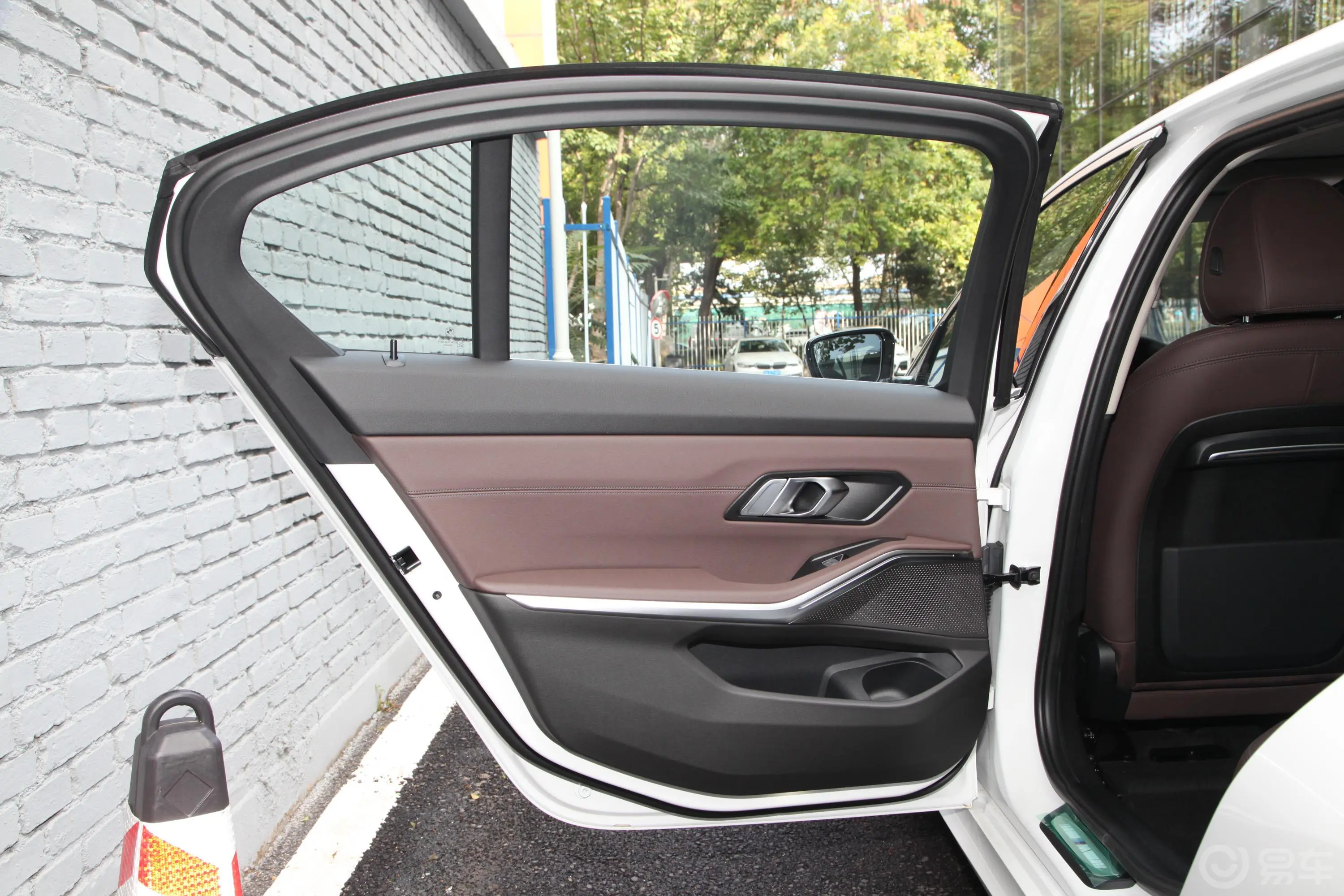 宝马3系325Li xDrive M运动套装驾驶员侧后车门