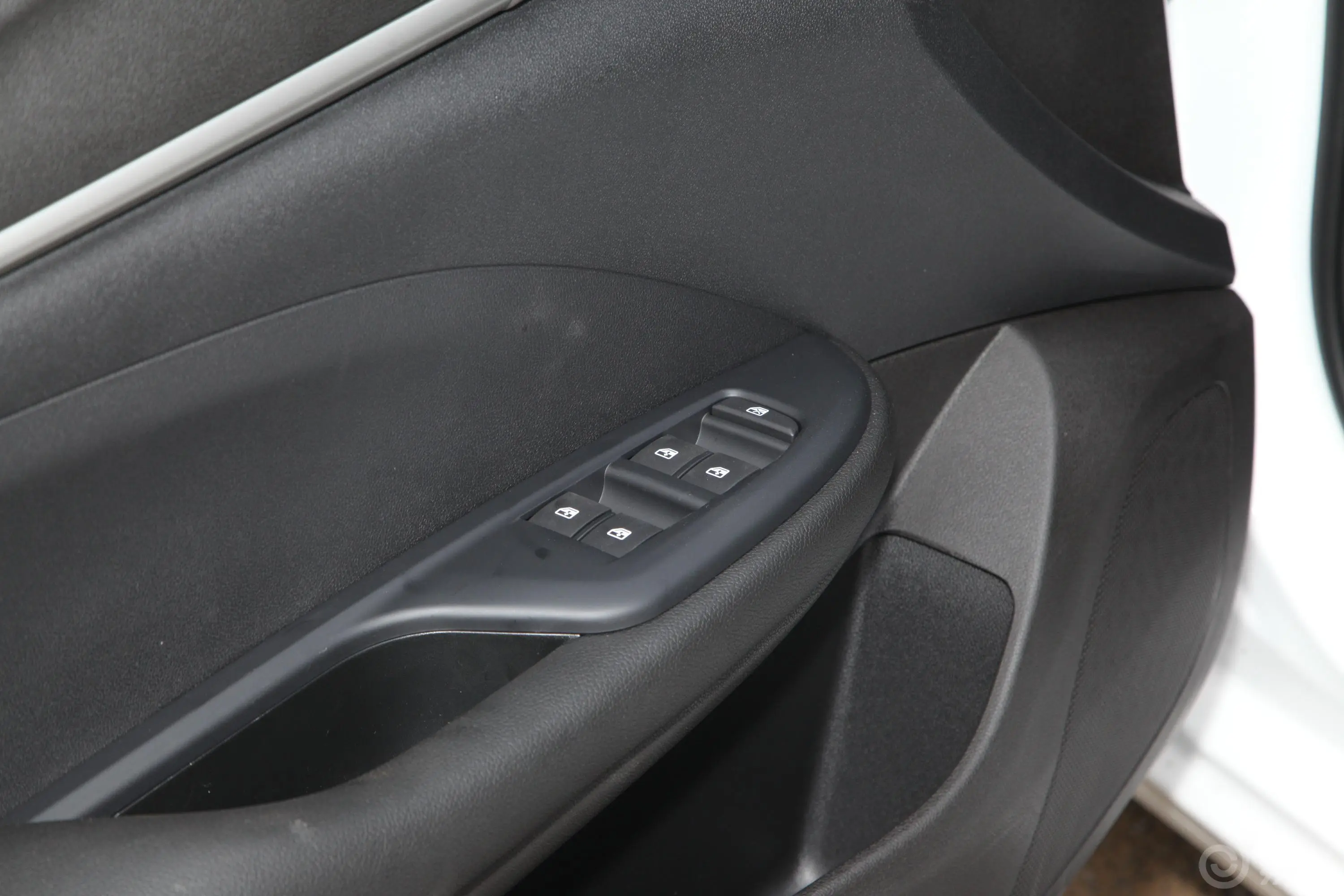 英朗改款 典范 1.5L 自动精英型车窗调节整体