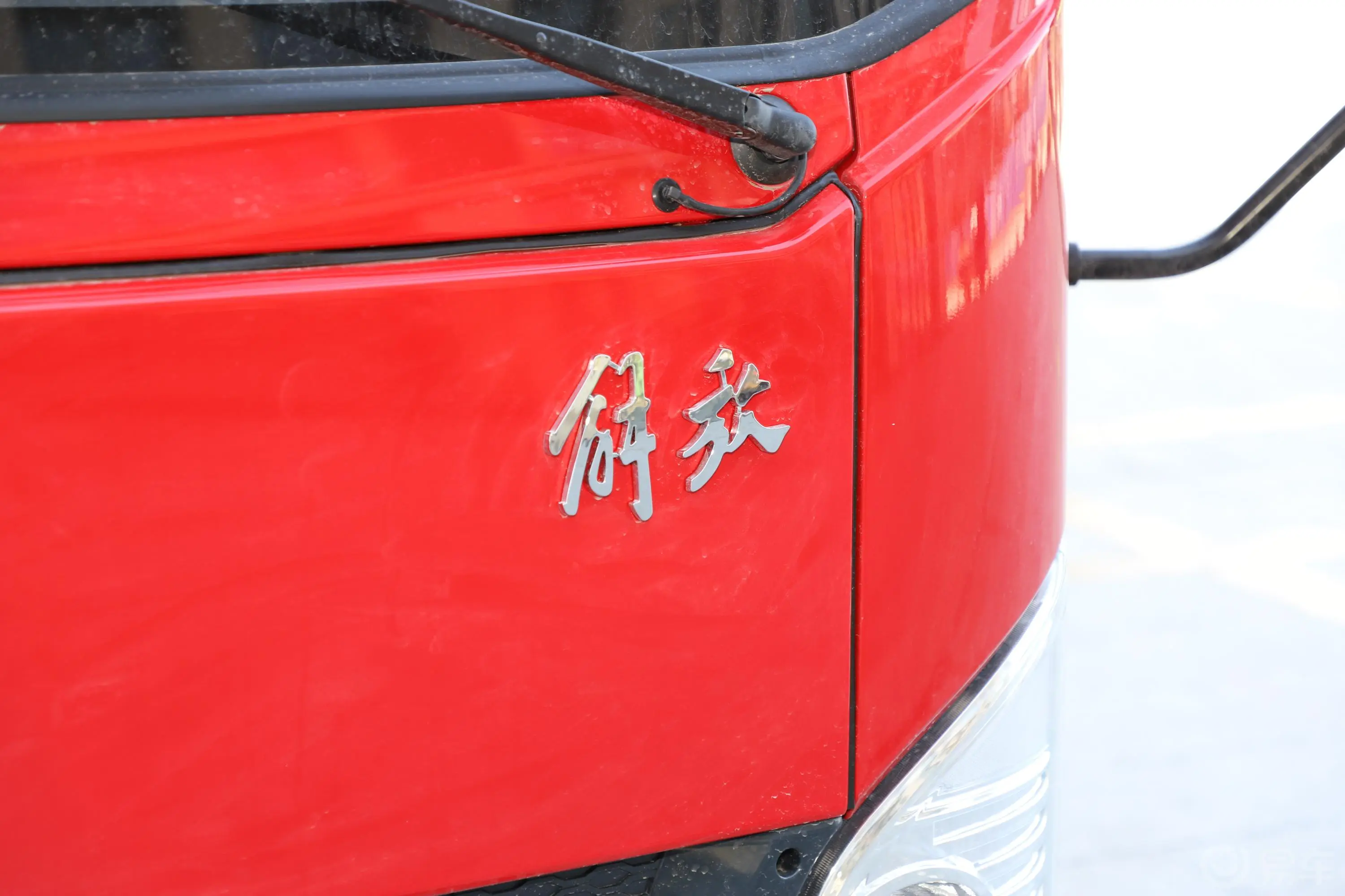 解放虎VH虎VH 国六云内3.0L 170马力 3300轴距 单排载货车底盘外观