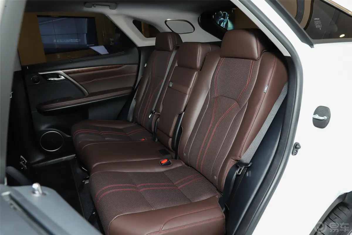 雷克萨斯RX改款 300 豪华版后排座椅