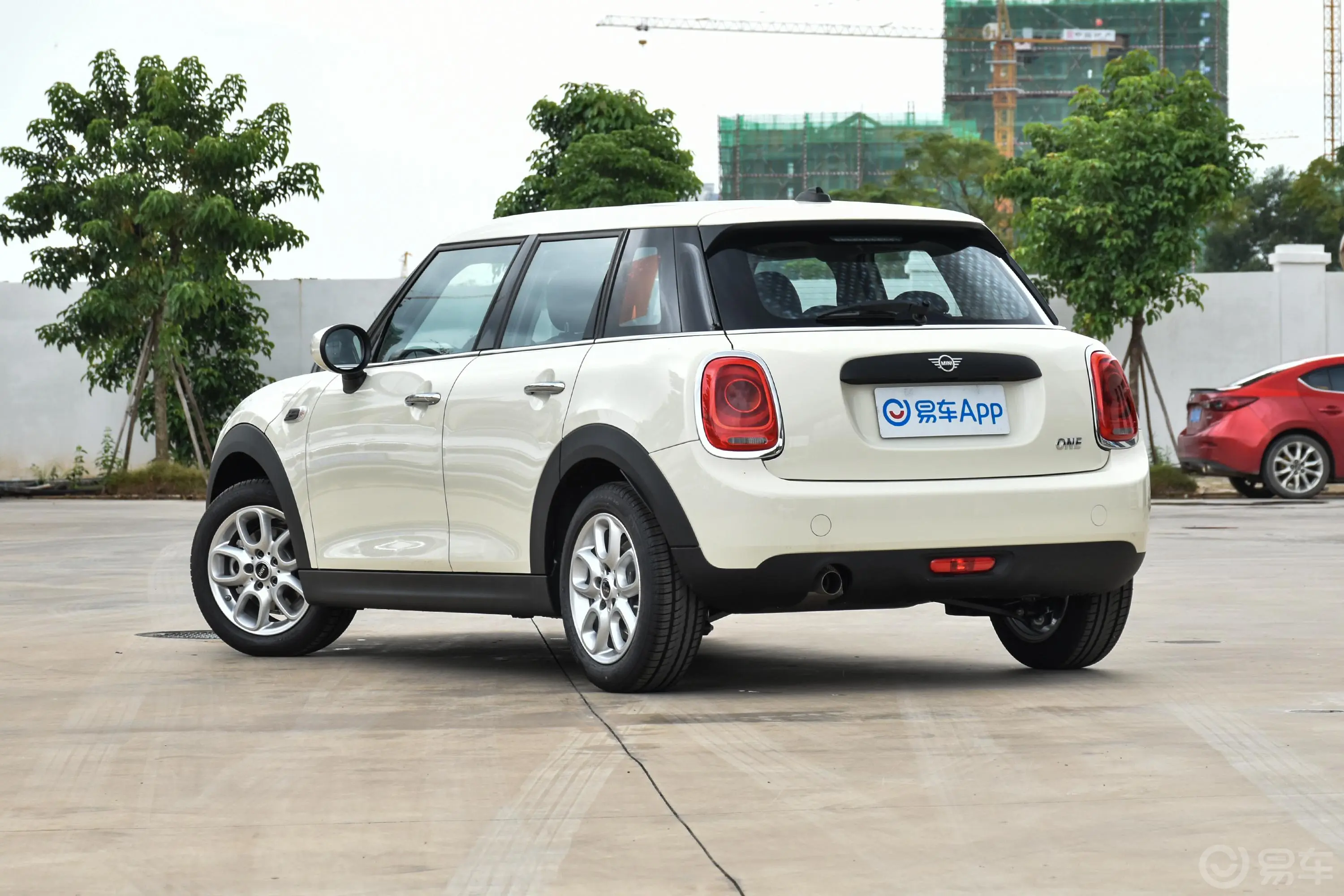 MINI1.5T ONE 五门版侧后45度车头向左水平