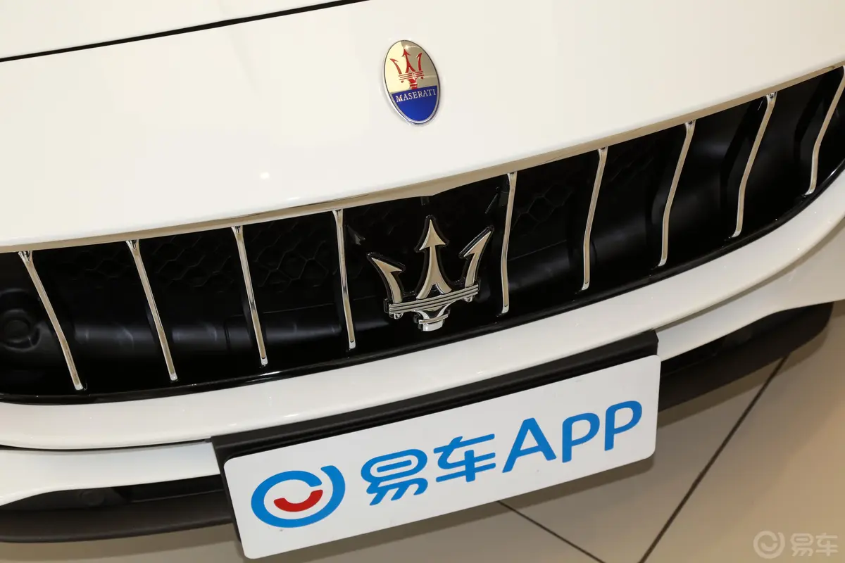 Quattroporte3.0T 标准版外观