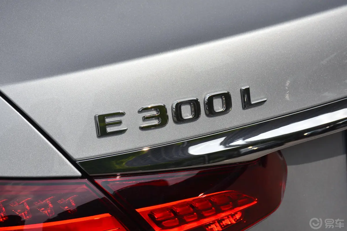 奔驰E级E 300 L 运动尊贵型外观