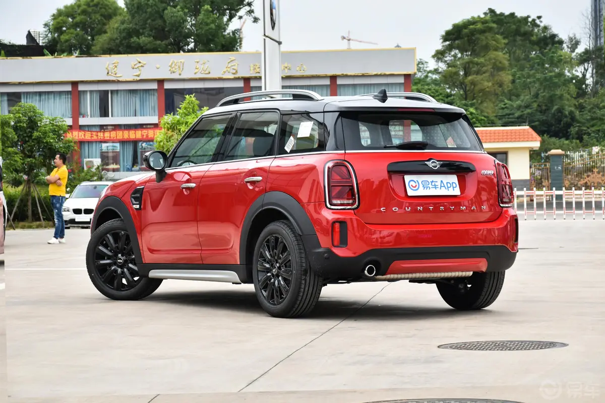 MINI COUNTRYMAN1.5T COOPER 鉴赏家侧后45度车头向左水平