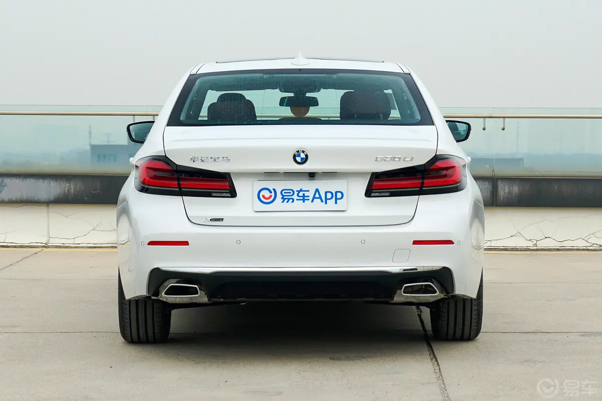 宝马5系530Li xDrive 豪华套装正后水平