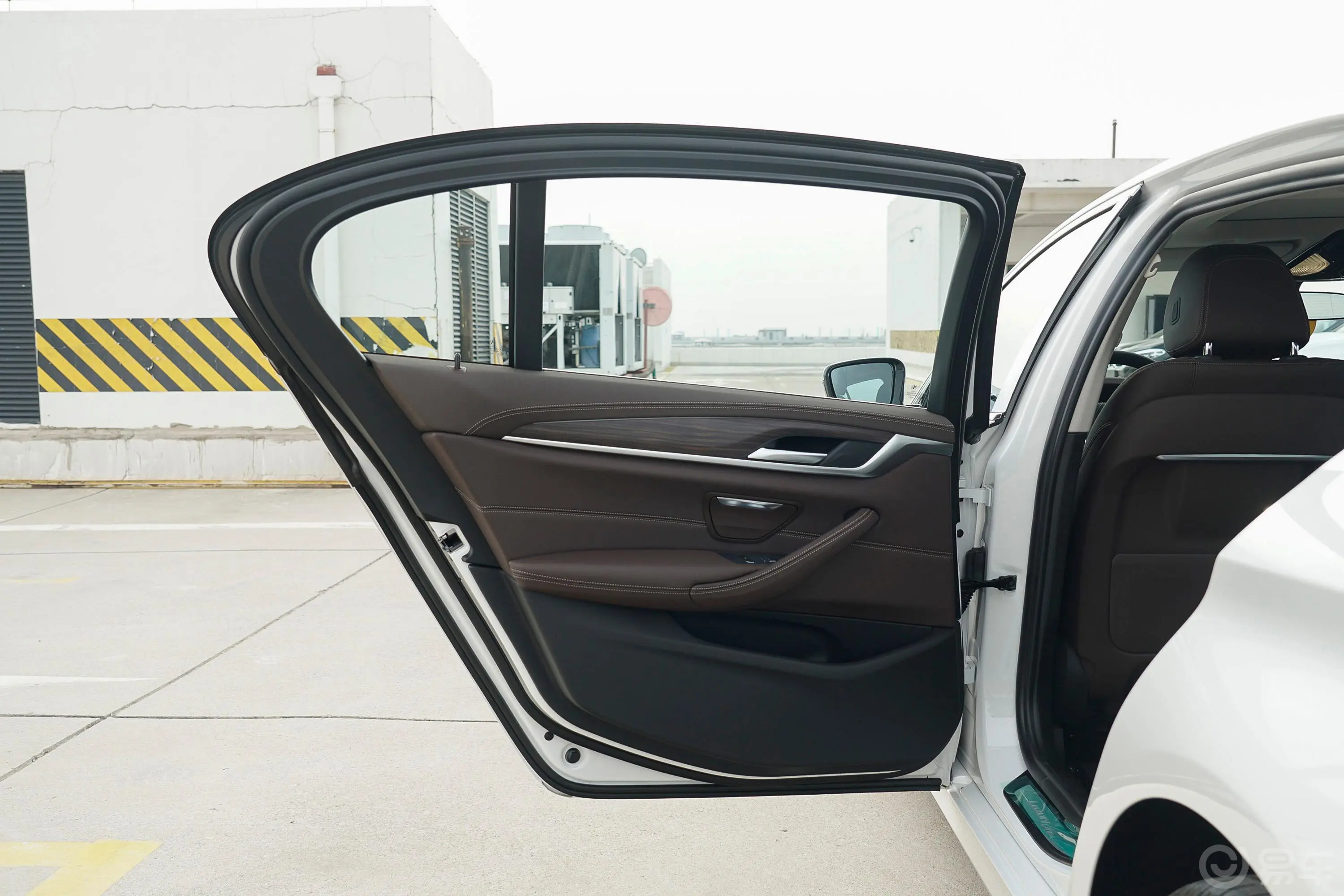 宝马5系530Li xDrive 豪华套装驾驶员侧后车门