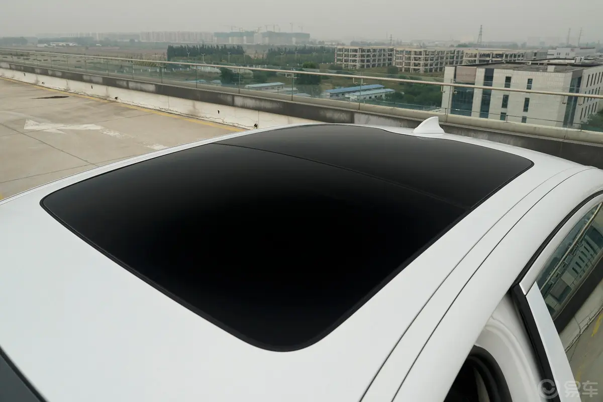 宝马5系530Li xDrive 豪华套装天窗