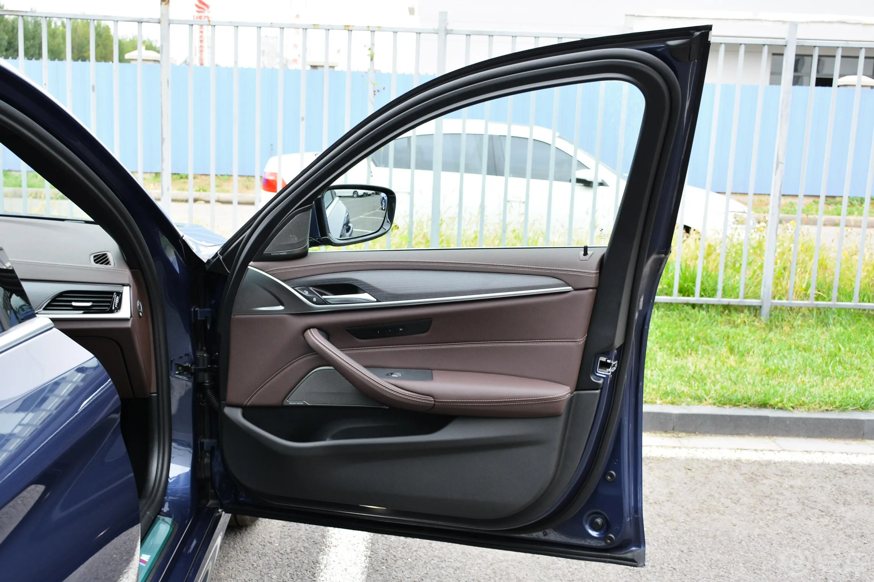 宝马5系530Li 尊享型 M运动套装副驾驶员车门