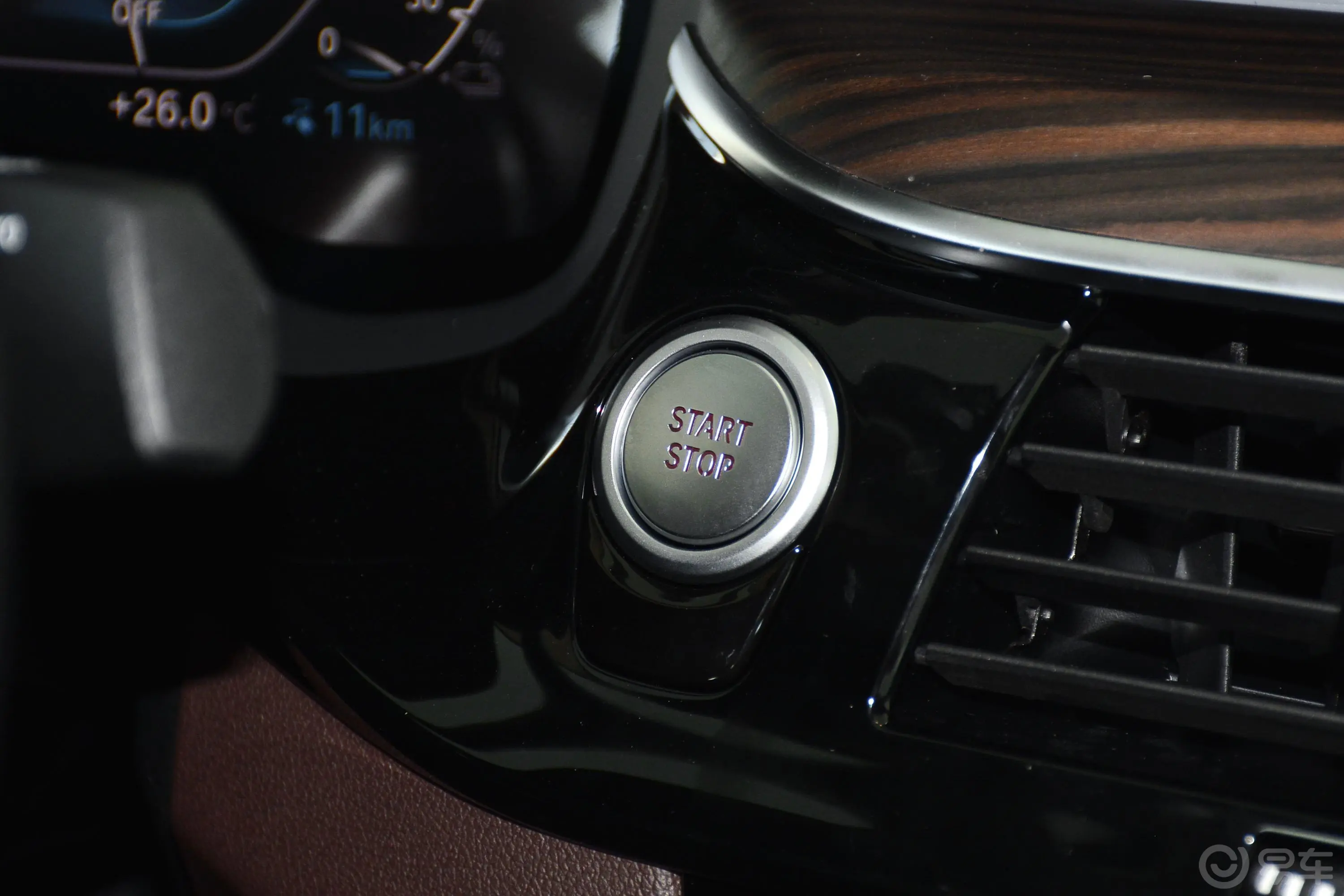 宝马5系 插电混动535Le 豪华套装钥匙孔或一键启动按键