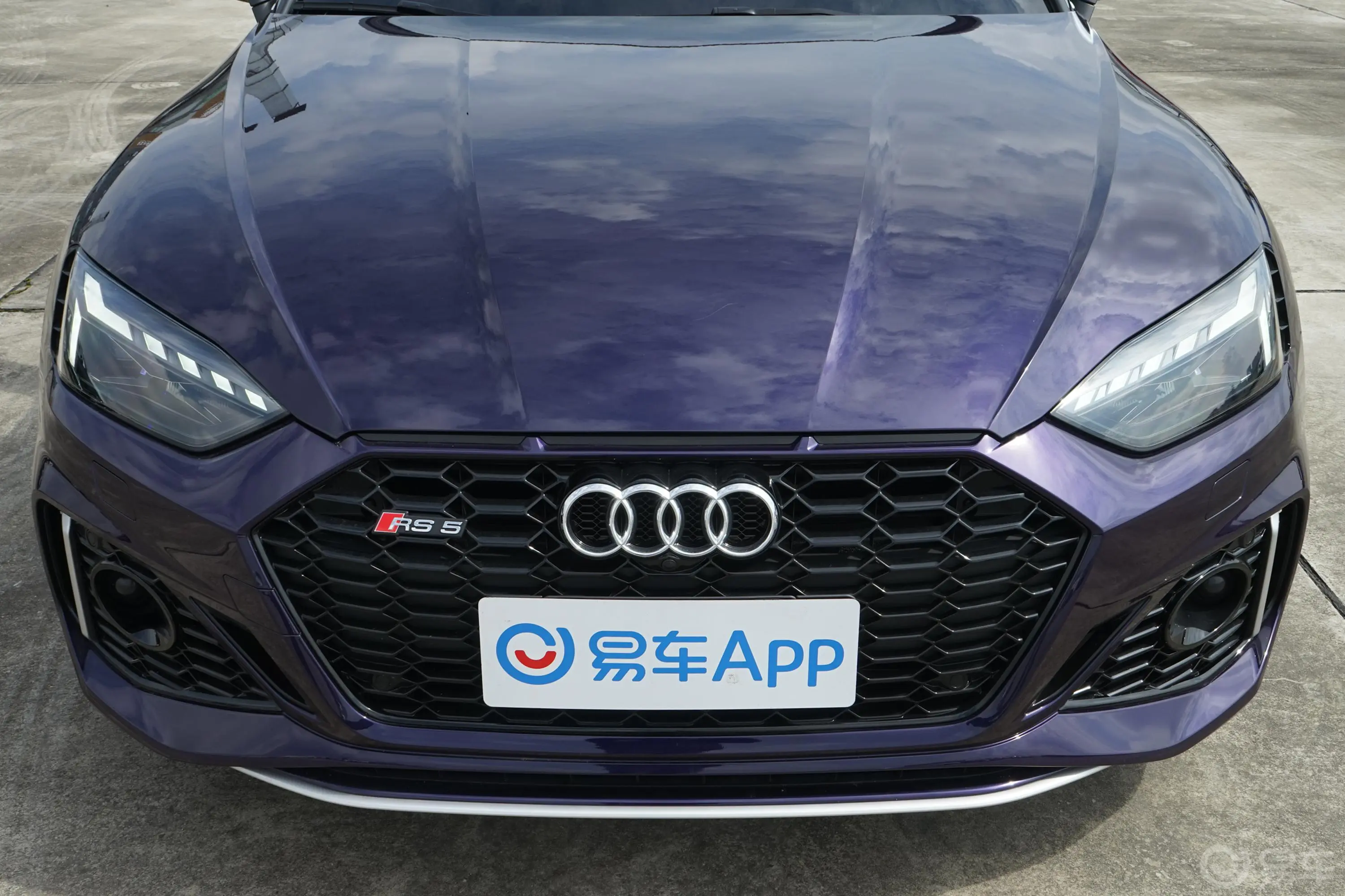 奥迪RS 52.9T Coupe 暗金版外观