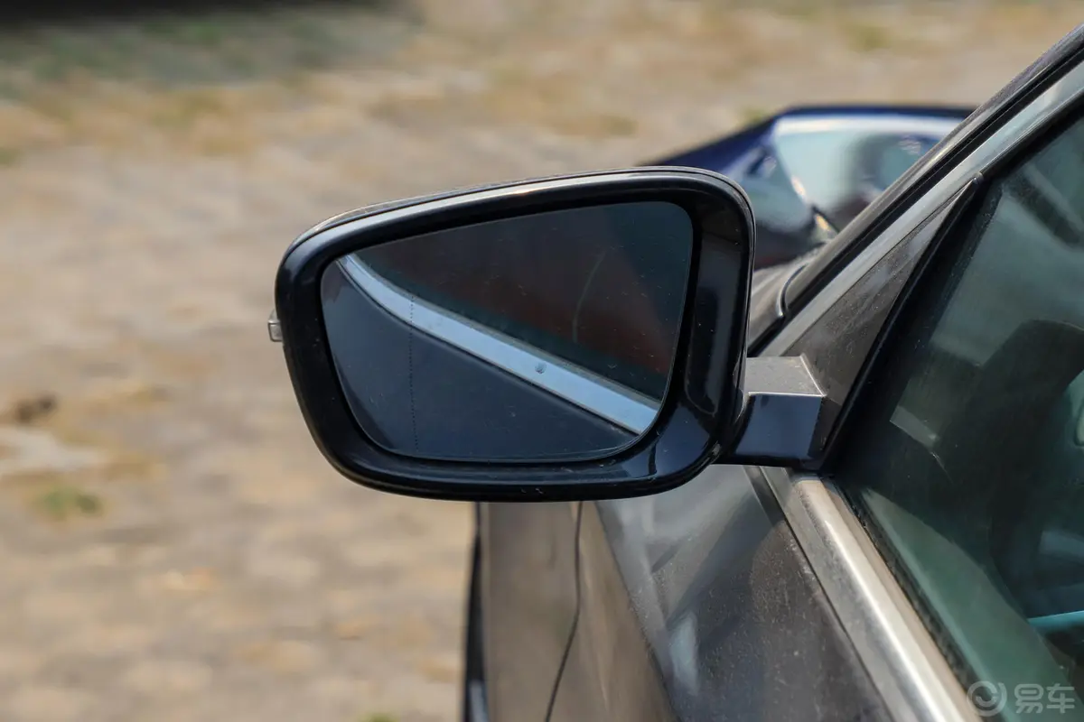 宝马5系530Li xDrive M运动套装后视镜镜面