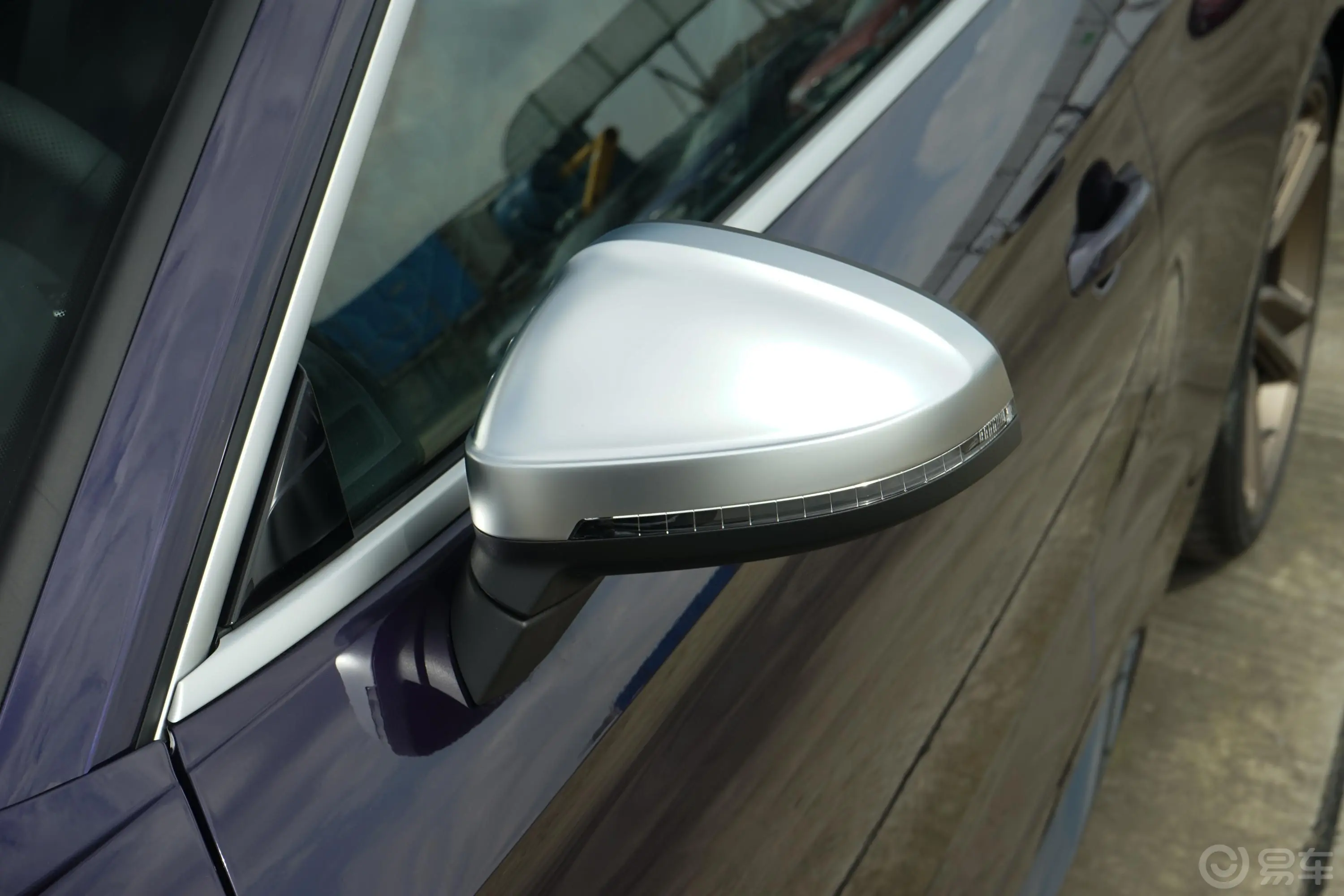 奥迪RS 52.9T Coupe 暗金版主驾驶后视镜背面