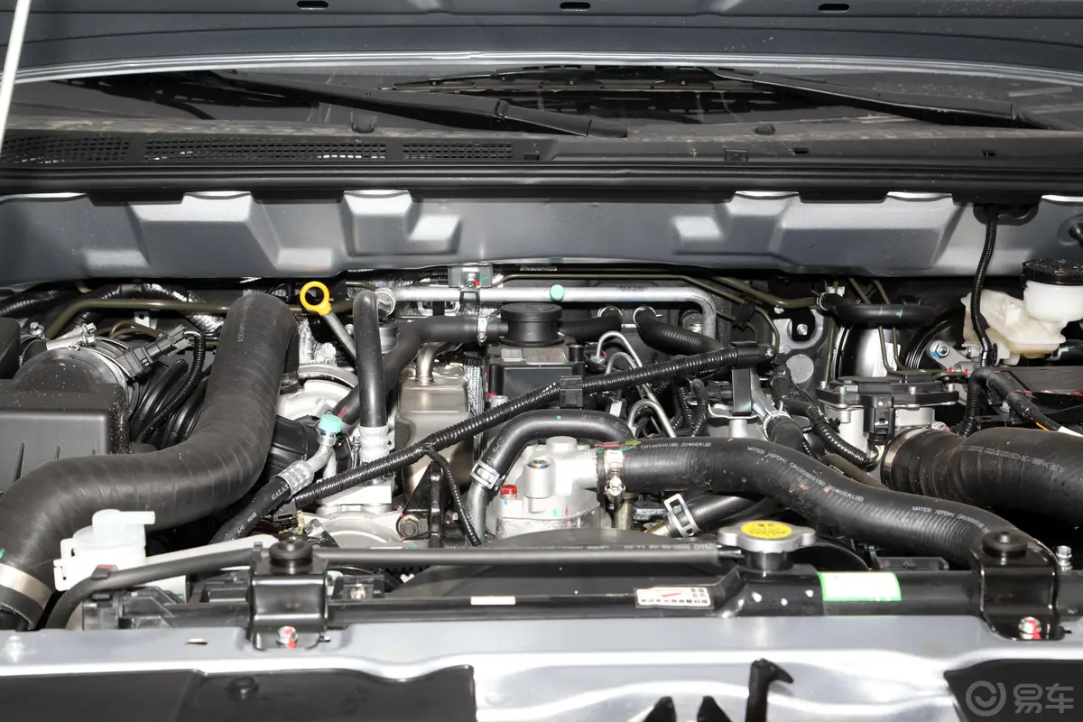 瑞迈2.8T 手动 两驱 标轴舒适版 柴油外观