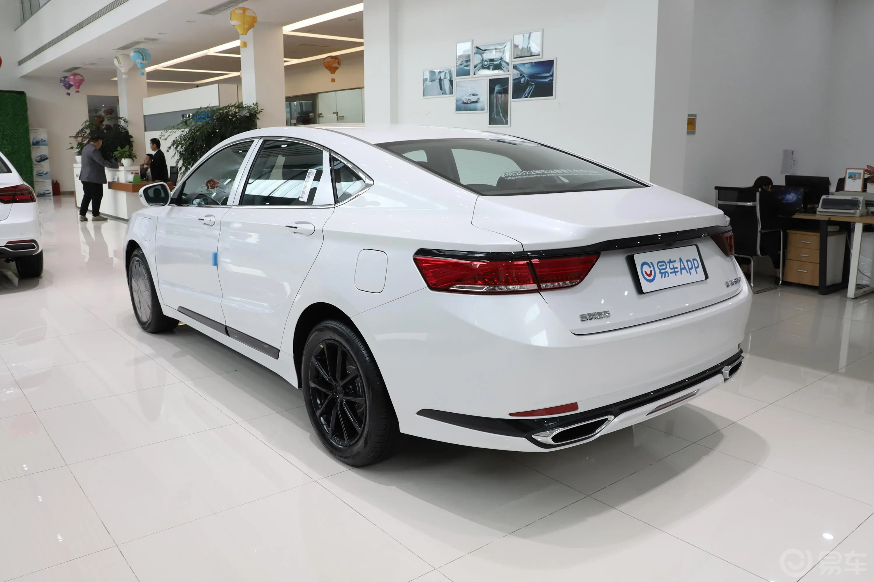 博瑞PHEV1.5T 双离合 ePro领享版侧后45度车头向左水平