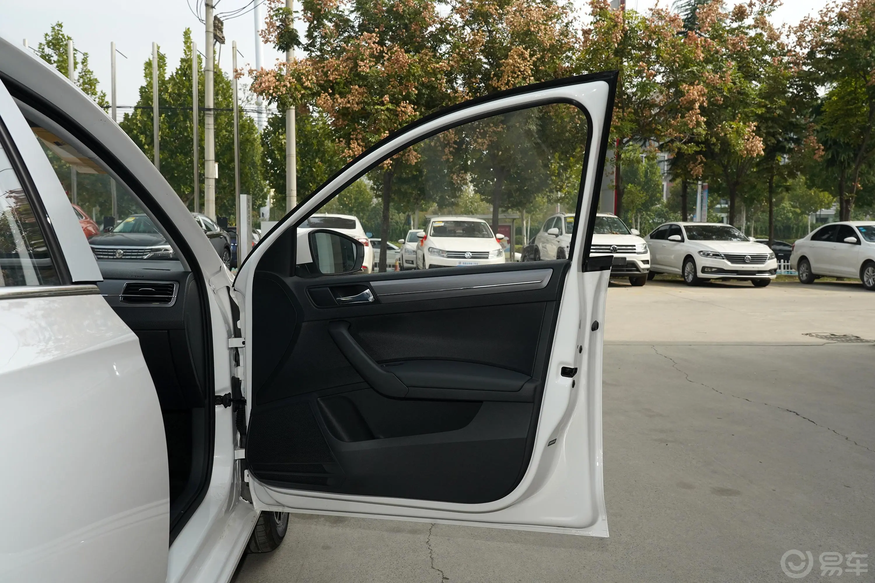 桑塔纳1.5L 自动 舒适版副驾驶员车门