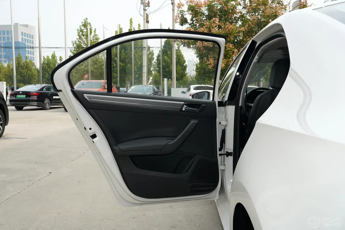 桑塔纳1.5L 自动 舒适版驾驶员侧后车门