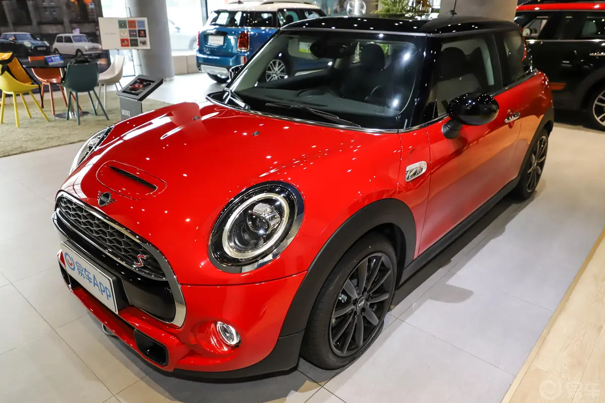 MINI2.0T COOPER S 经典派侧前45度车头向左水平