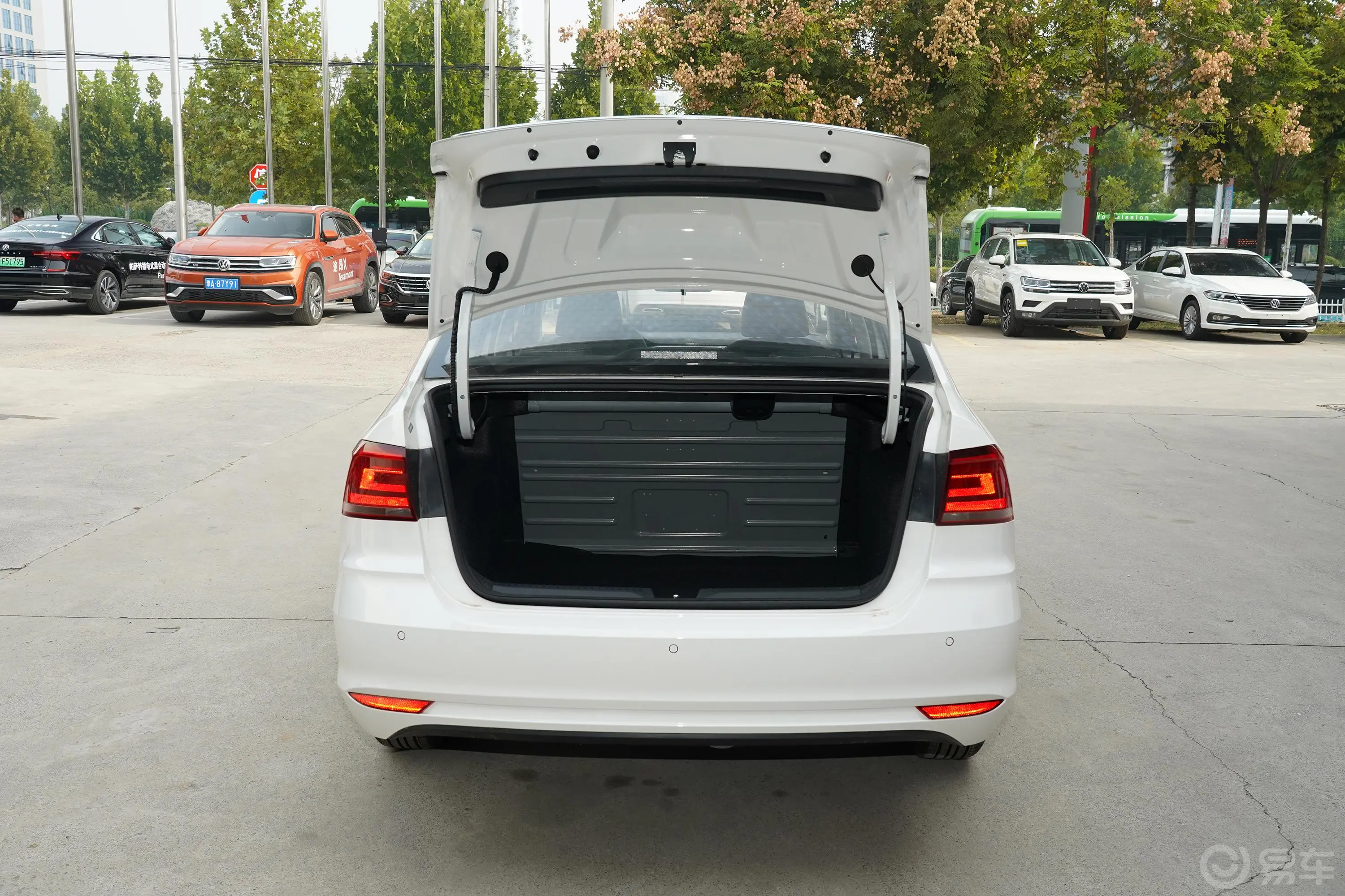 桑塔纳1.5L 自动 舒适版后备厢