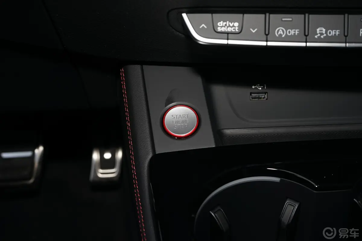 奥迪S43.0T钥匙孔或一键启动按键