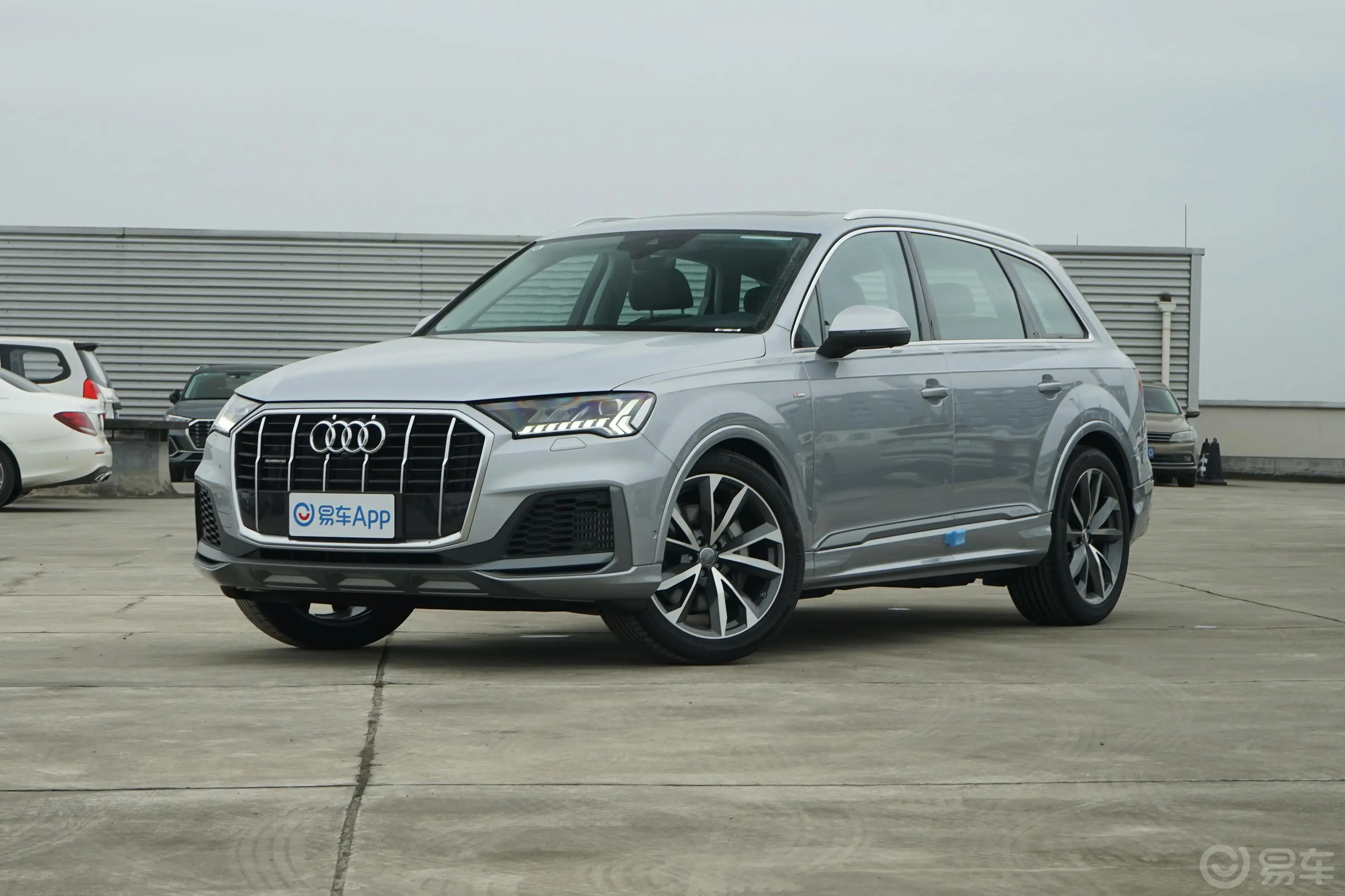 奥迪Q755 TFSI quattro S line 运动型外观