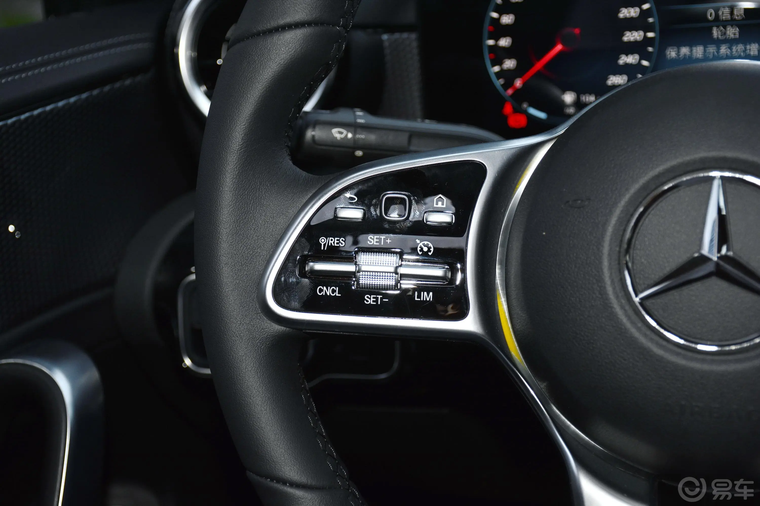 奔驰A级A 200 L 运动轿车动感型左侧方向盘功能按键