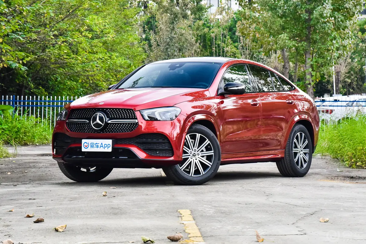 奔驰GLE轿跑GLE 350 4MATIC 轿跑SUV 豪华型侧前45度车头向左水平