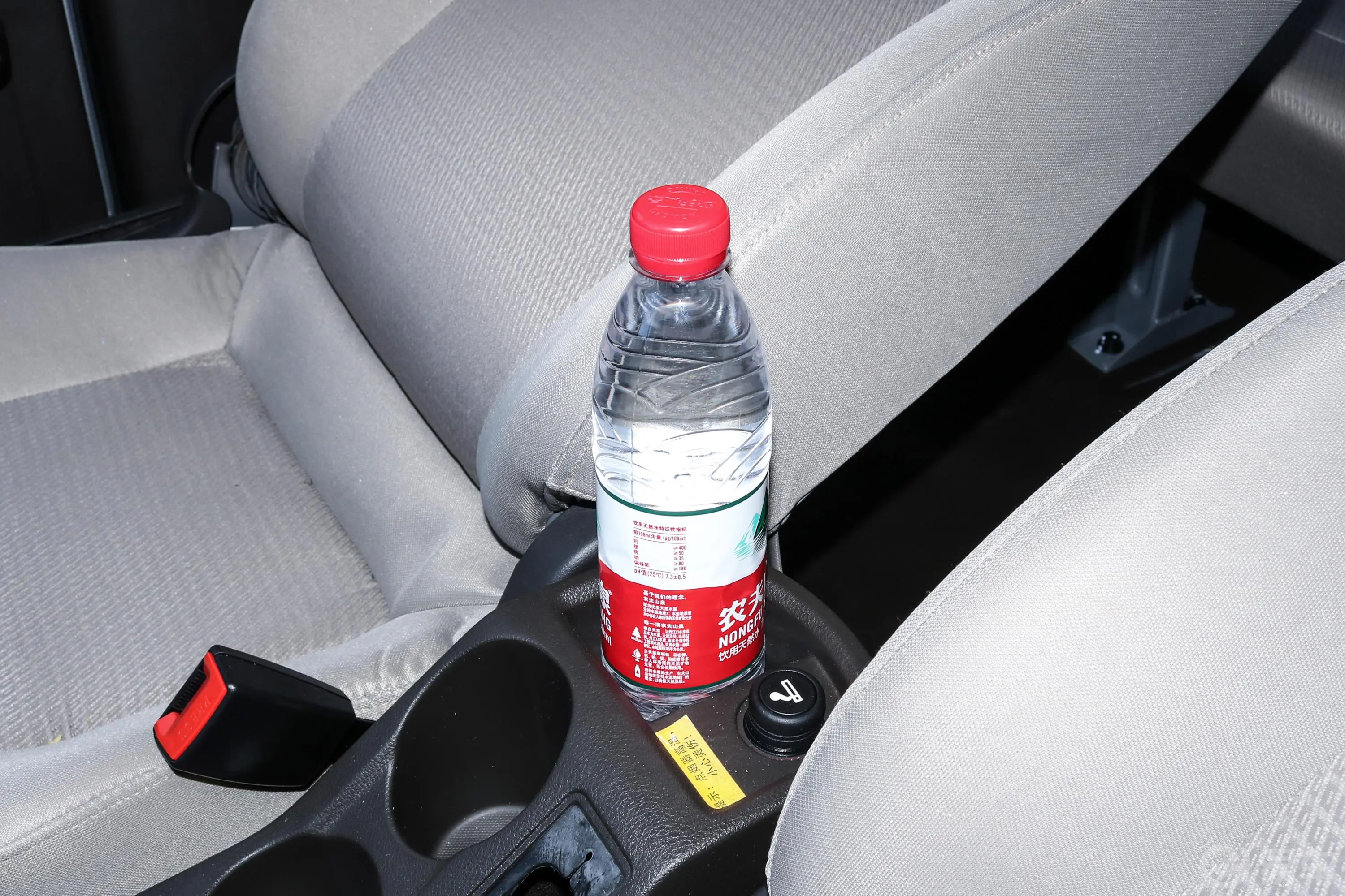 五菱荣光S1.2L 基本型厢式运输车 5座 国VI内饰