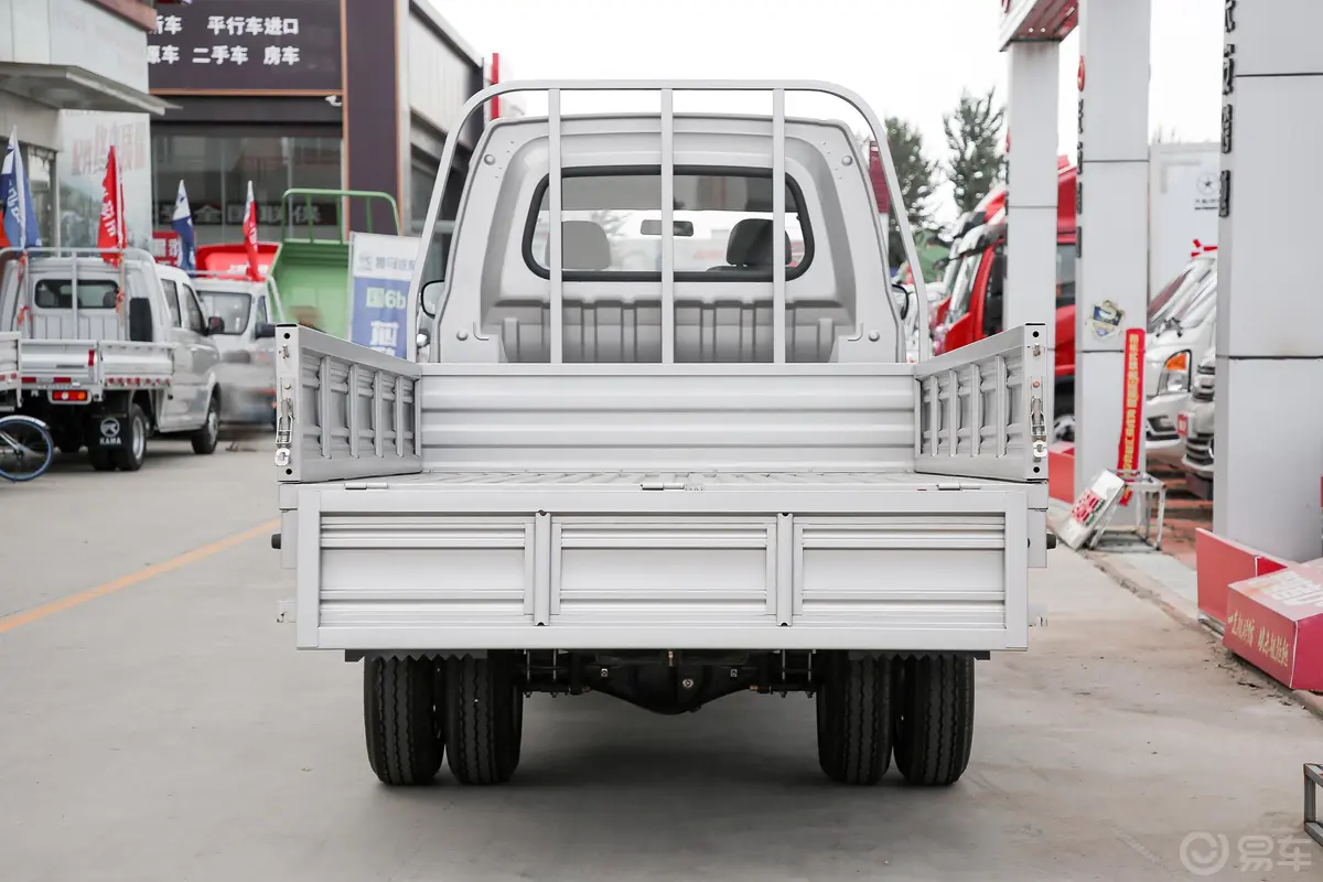 新豹T5载货汽车N1 1.5L 双排双后轮 舒适版(5.64米长)SC1031NAS65 汽油 国Ⅵ空间