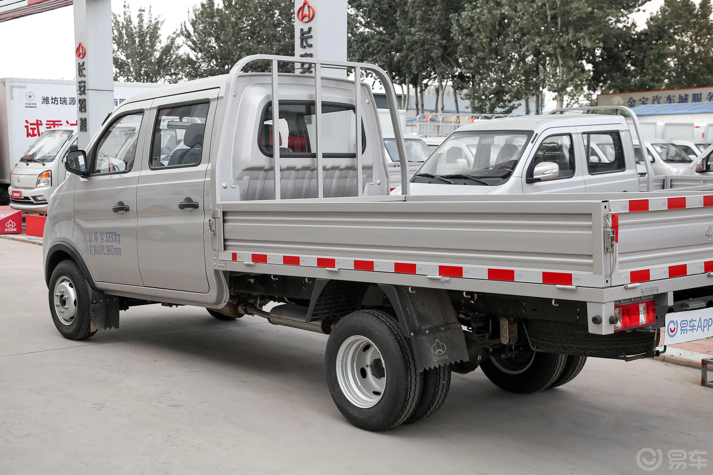 新豹T5载货汽车N1 1.5L 双排双后轮 舒适版(5.64米长)SC1031NAS65 汽油 国Ⅵ外观