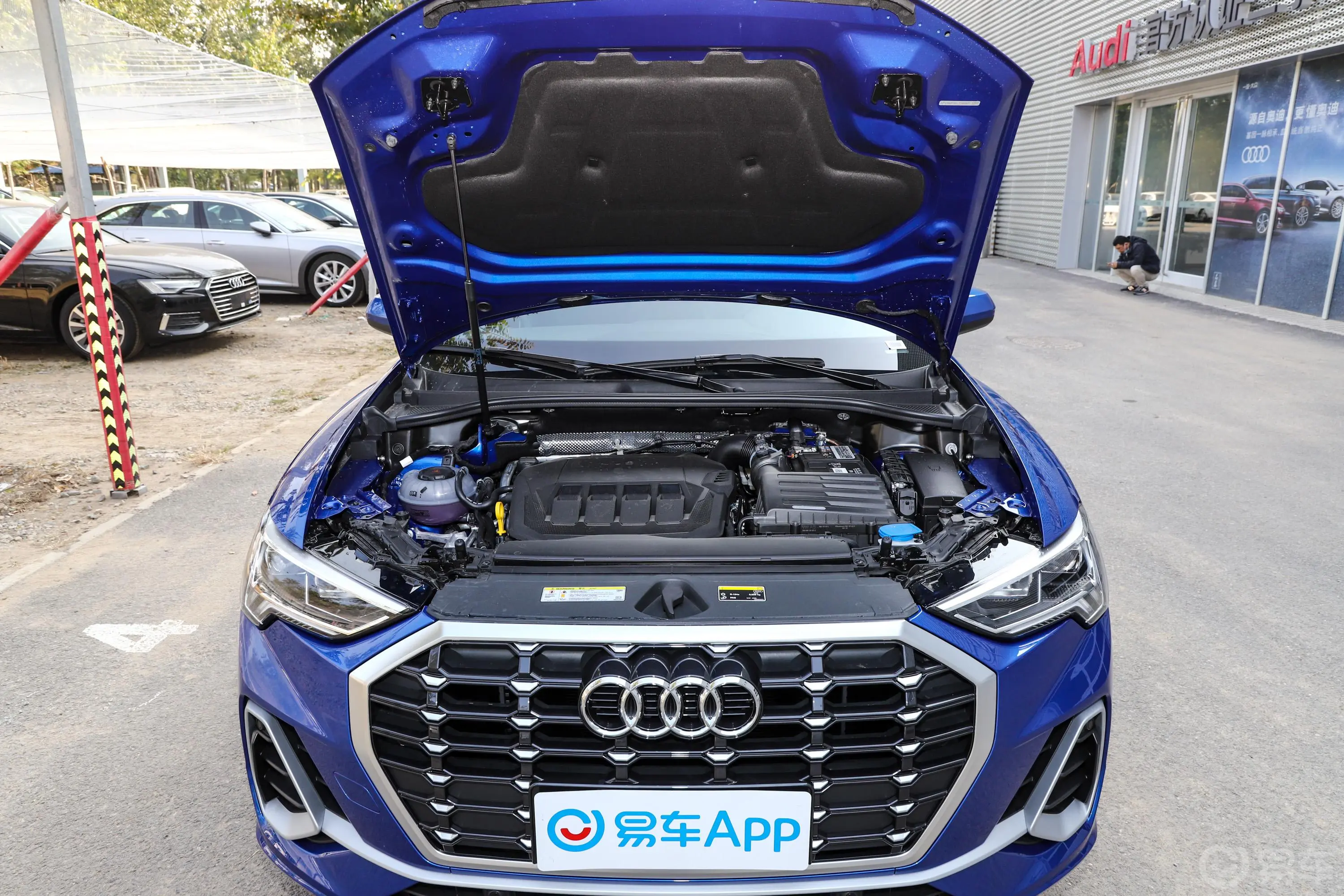 奥迪Q340 TFSI 时尚动感型发动机舱整体