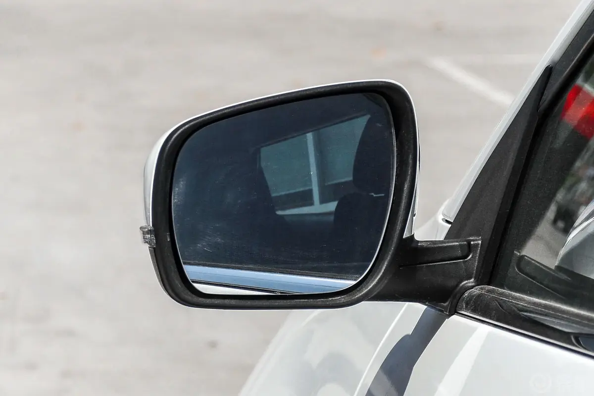 捷途X70S EV政务版主驾驶后视镜背面