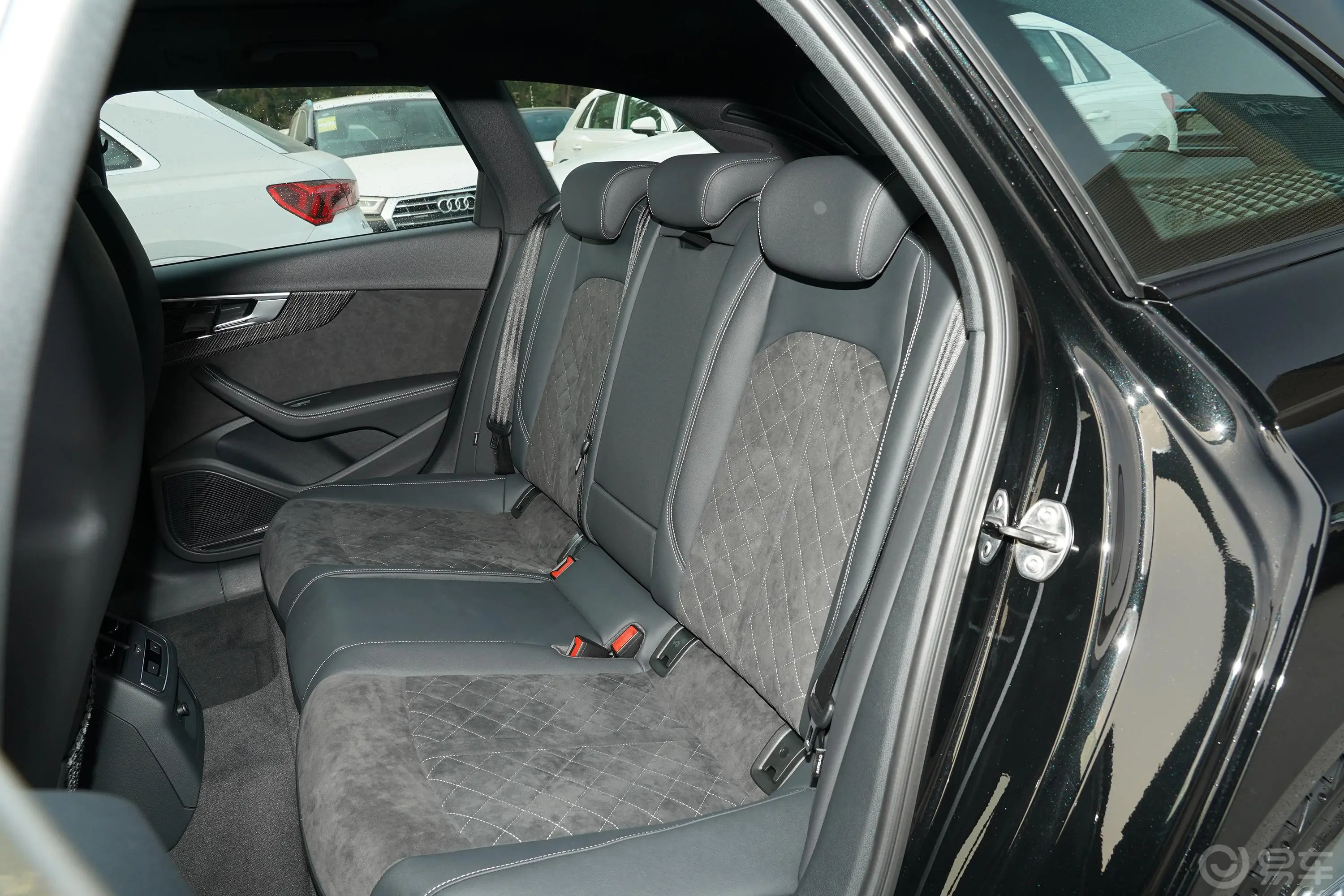 奥迪RS 42.9T Avant 暗金版后排座椅