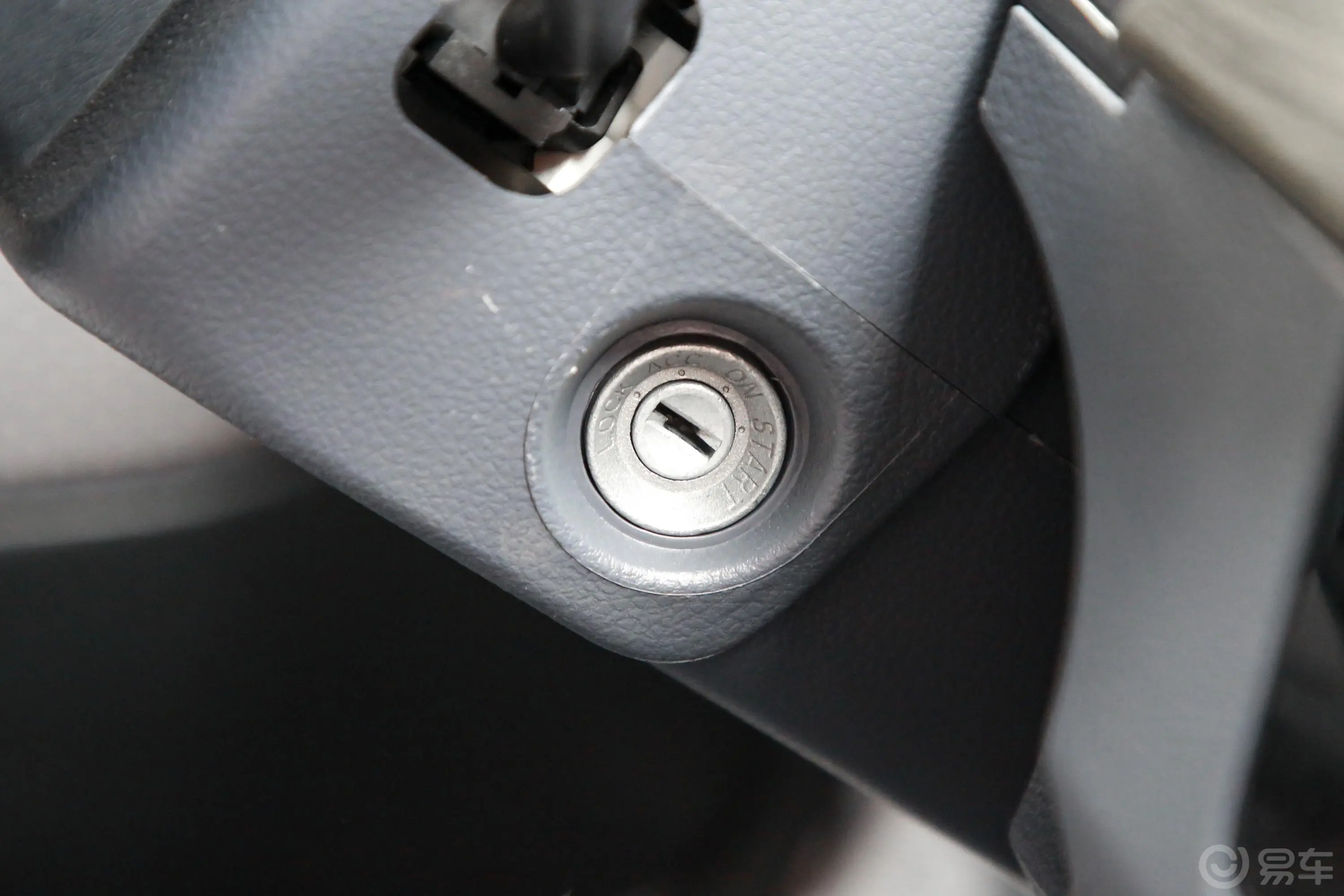 金杯小海狮X30厢货 1.5L 手动 标准中央空调版 2/5座 国VI钥匙孔或一键启动按键