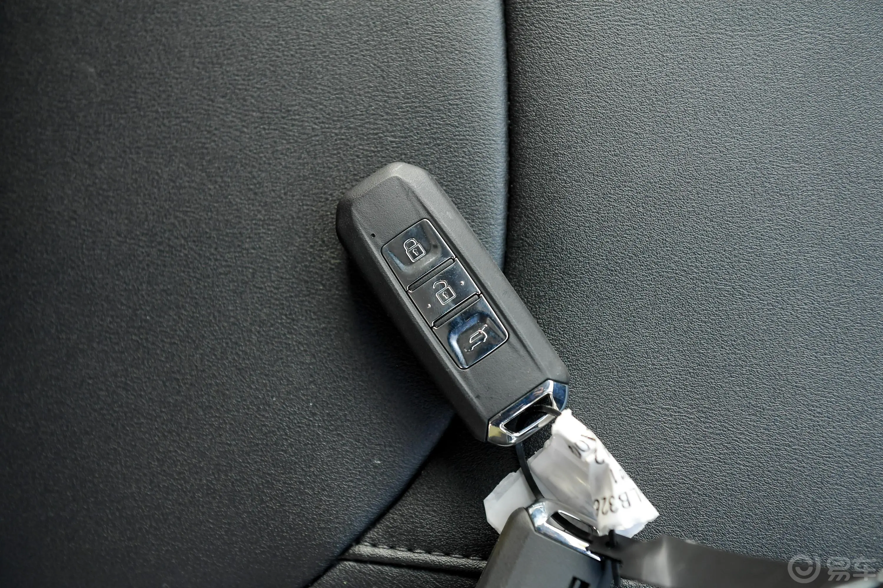 宝骏530全球车周年纪念版 1.5T CVT 豪华型 5座钥匙正面