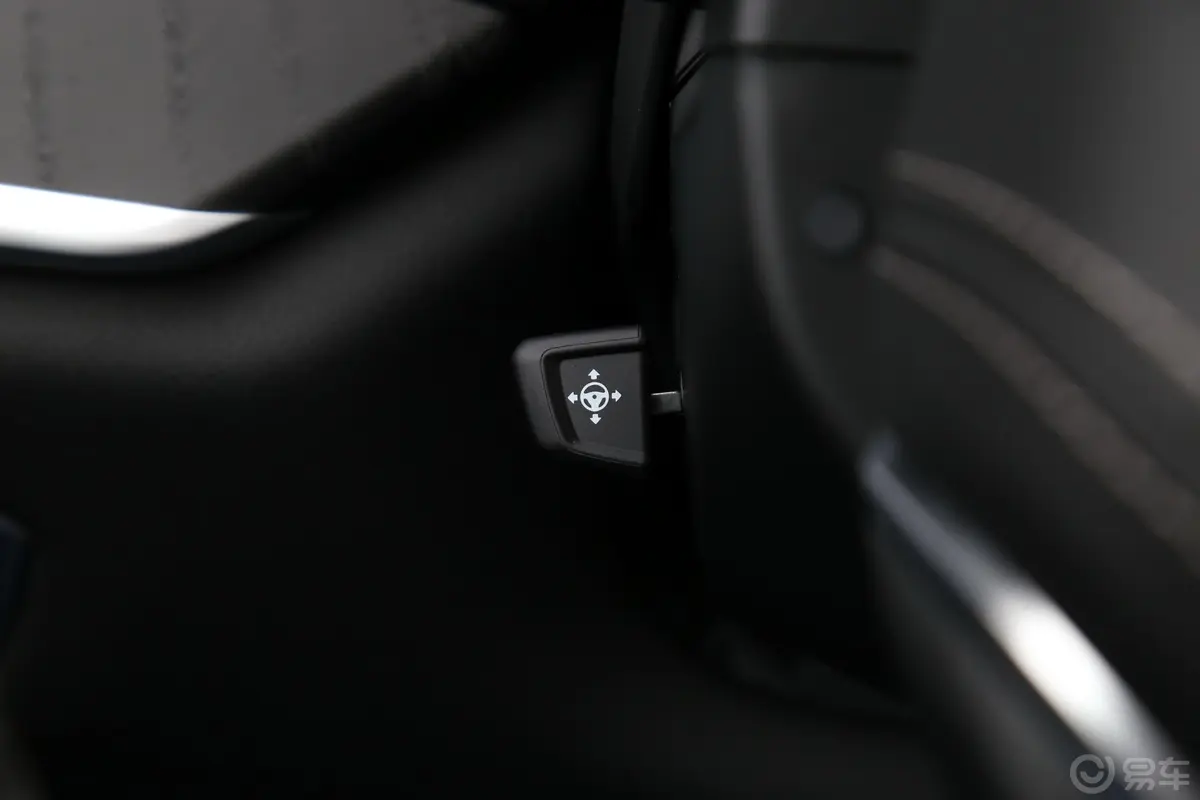 宝马X7xDrive40i 领先型 豪华套装方向盘调节