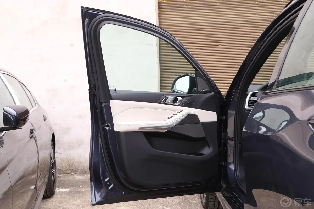 宝马X5(进口)xDrive40i 尊享型 M运动套装驾驶员侧前车门
