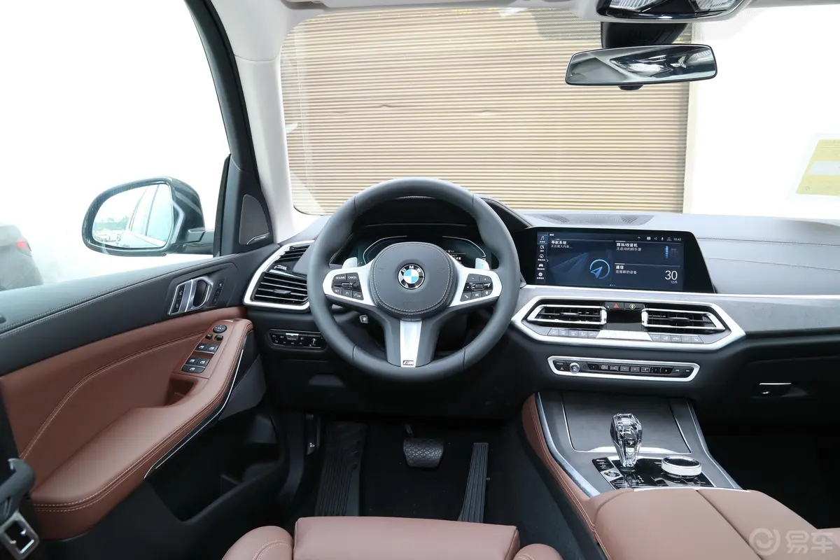 宝马X5(进口)xDrive40i M运动套装驾驶位区域