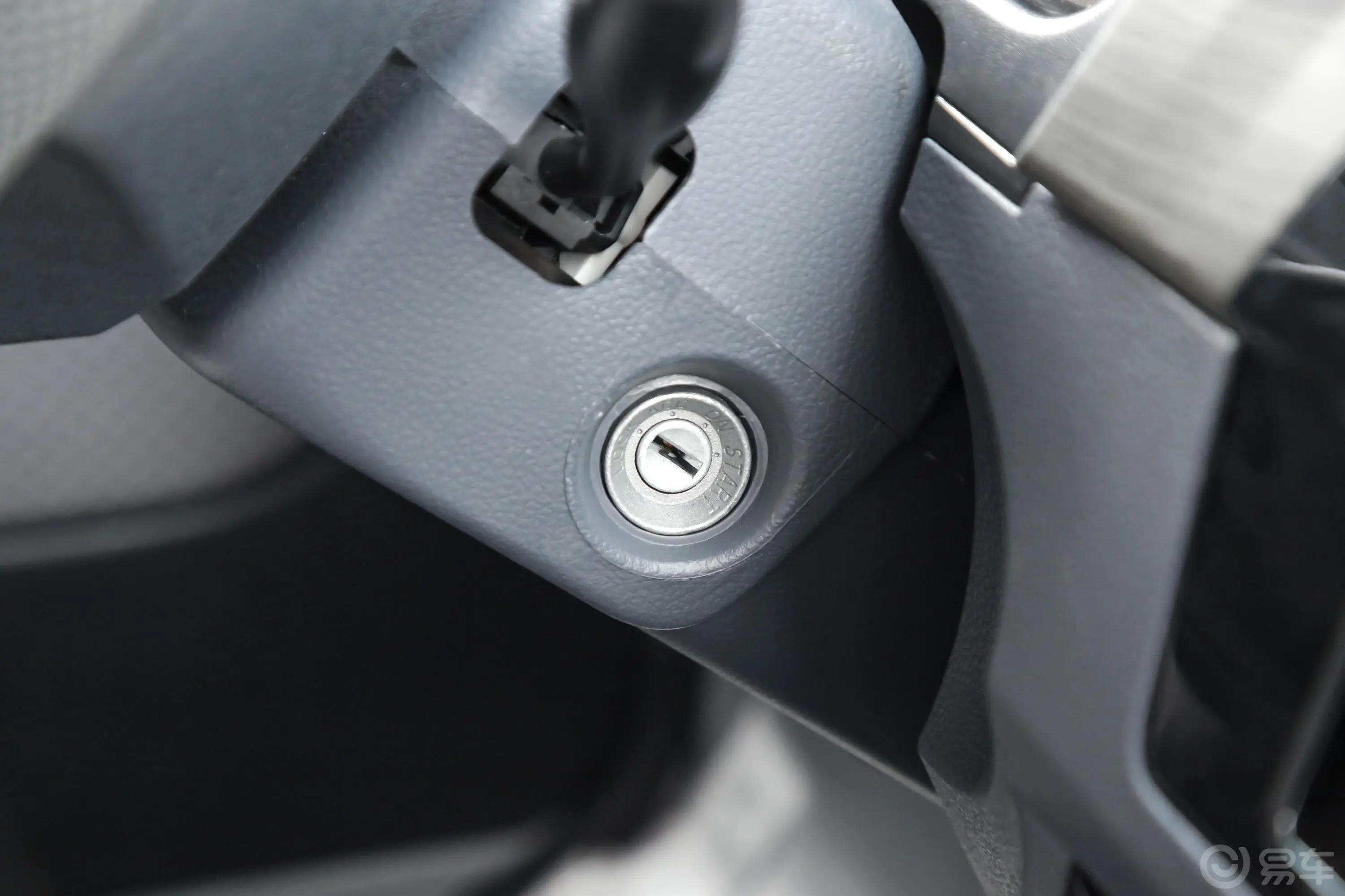 金杯小海狮X30厢货 1.5L 手动 标准无空调版 2/5座 国VI钥匙孔或一键启动按键