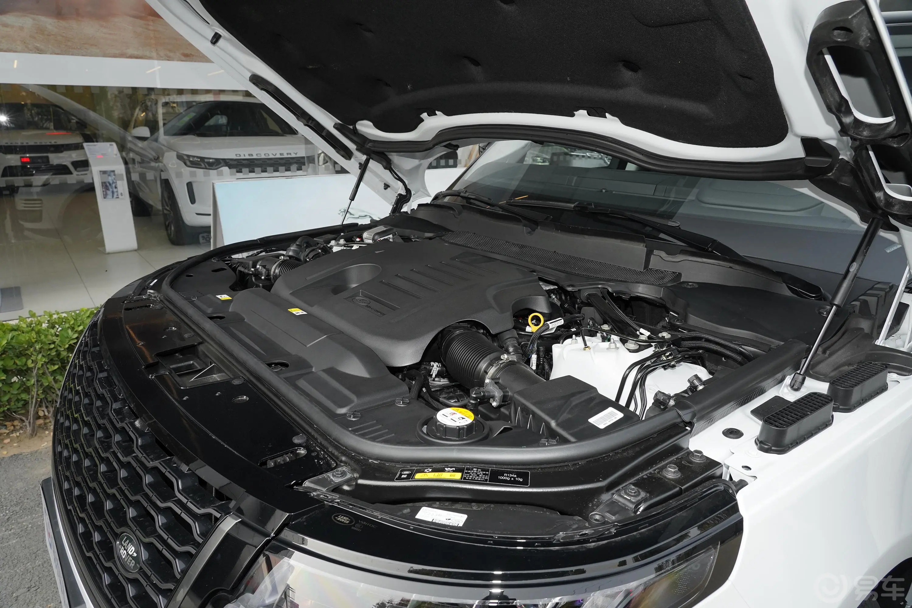 揽胜3.0 L6 传世加长经典版外观