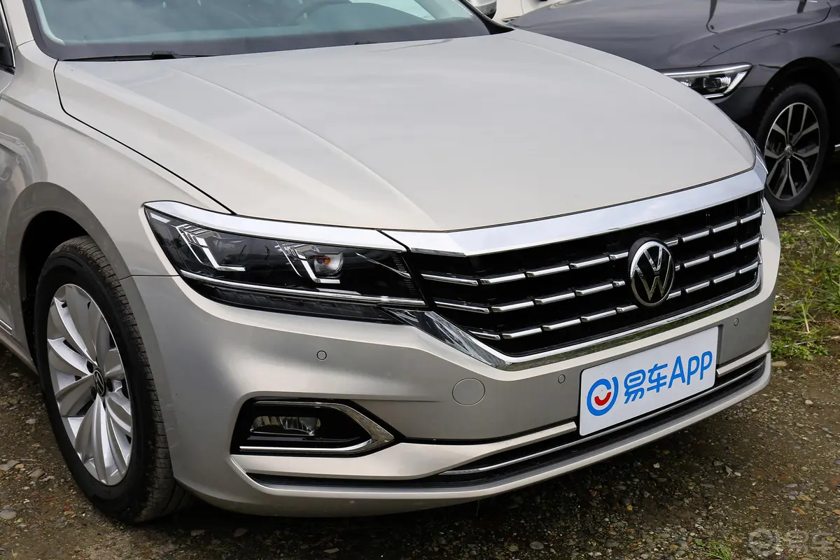 帕萨特改款 330TSI 双离合 精英版 国VI外观