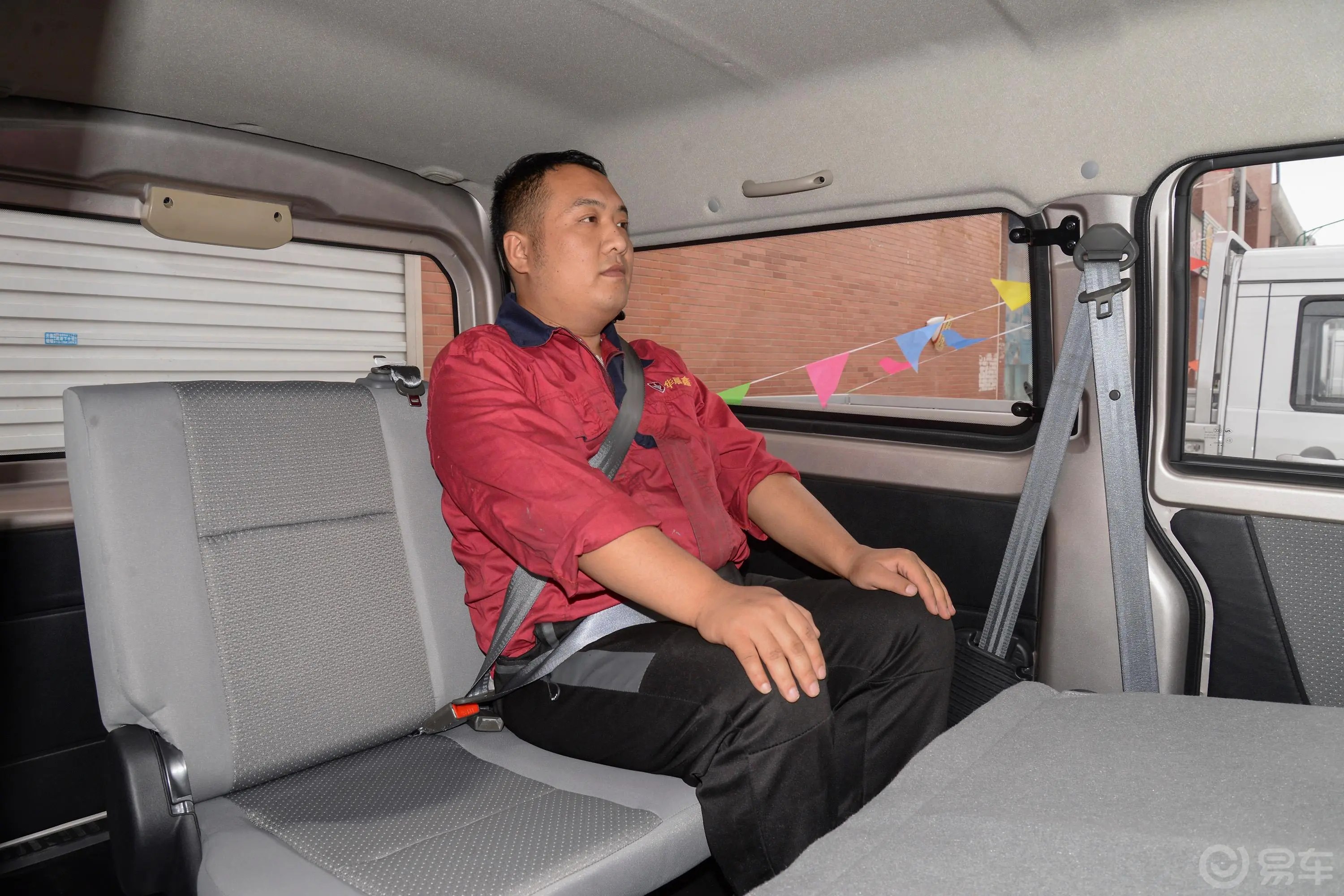 金杯小海狮X30客车 1.5L 手动 标准无空调版 5/6/7座 国VI第三排空间体验