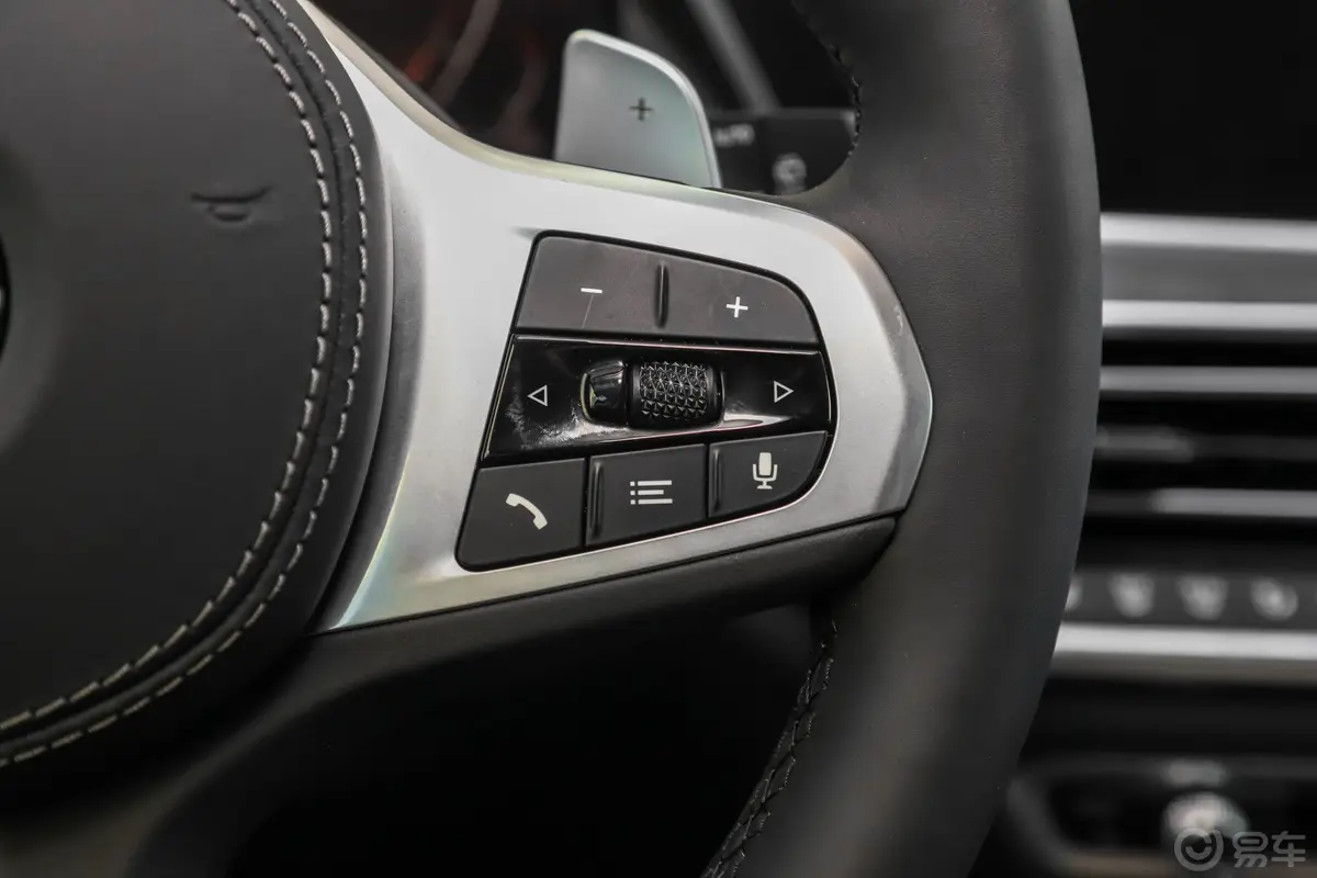 宝马X5(进口)xDrive30i M运动套装右侧方向盘功能按键