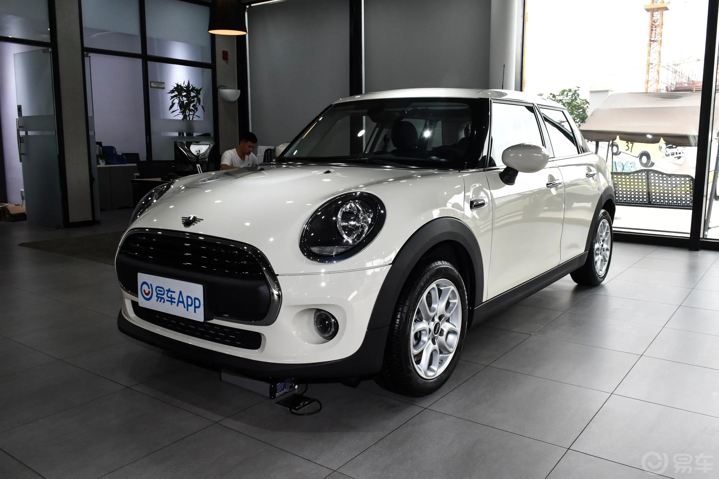 MINI1.5T ONE 五门版侧前45度车头向左水平