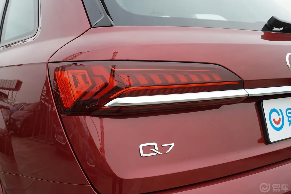 奥迪Q755 TFSI quattro S line 运动型外观