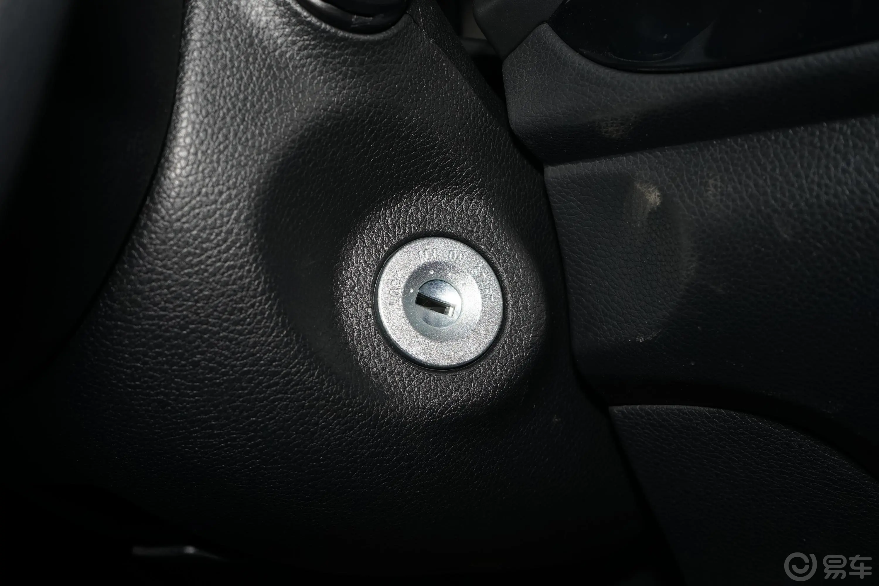 焕驰改款 1.4L 自动 舒适天窗版钥匙孔或一键启动按键