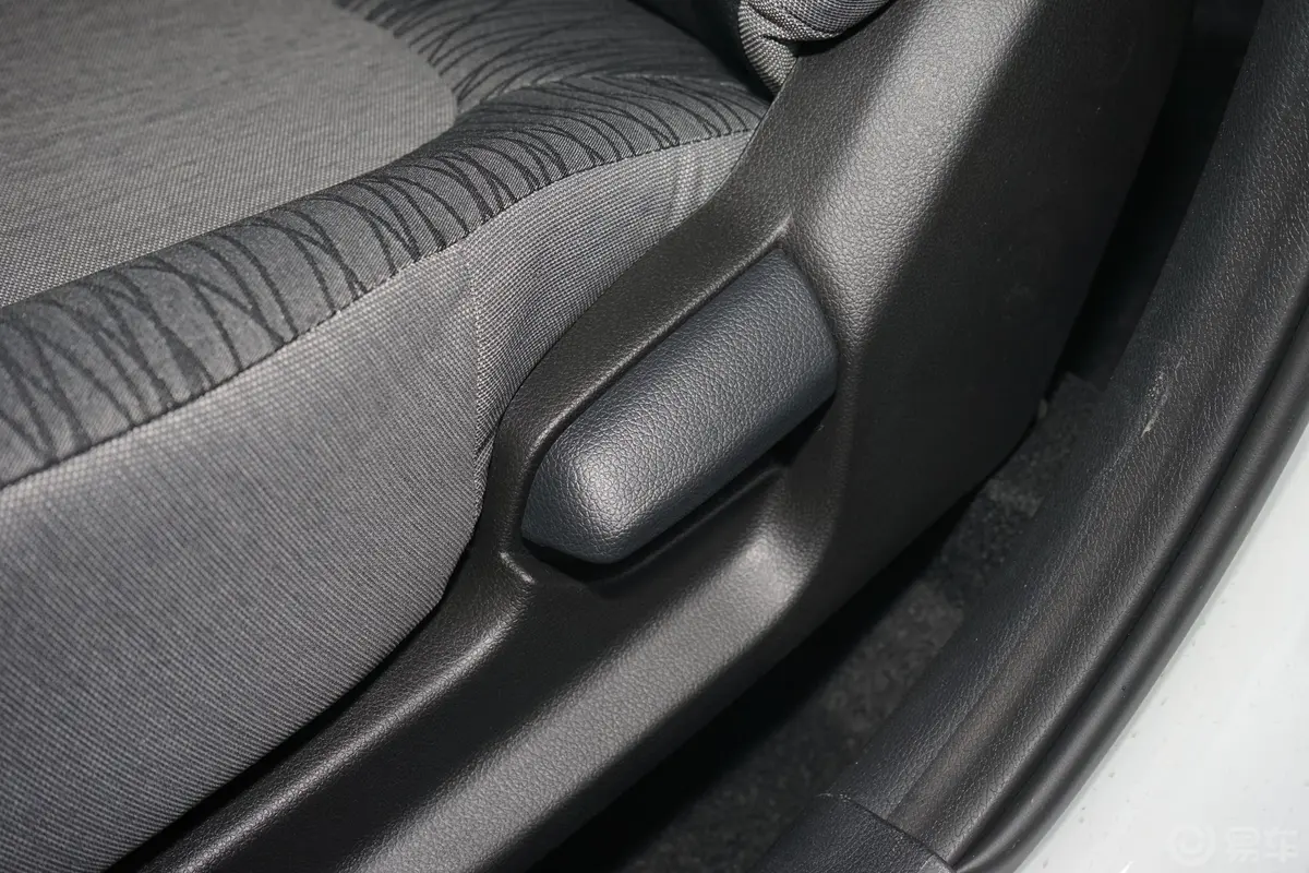 焕驰改款 1.4L 自动 舒适天窗版主驾座椅调节