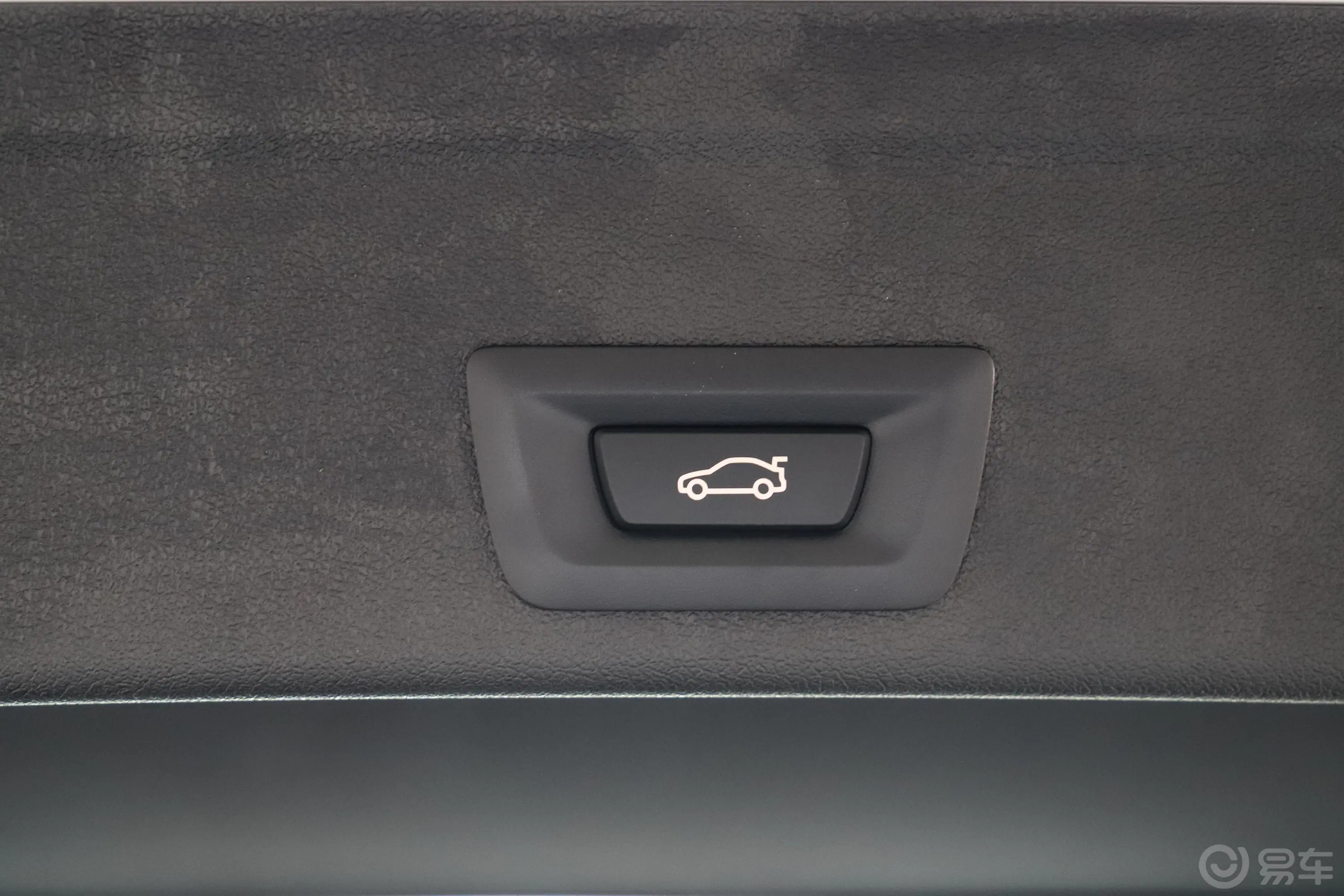 宝马X6xDrive40i M运动套装电动尾门按键（手动扶手）