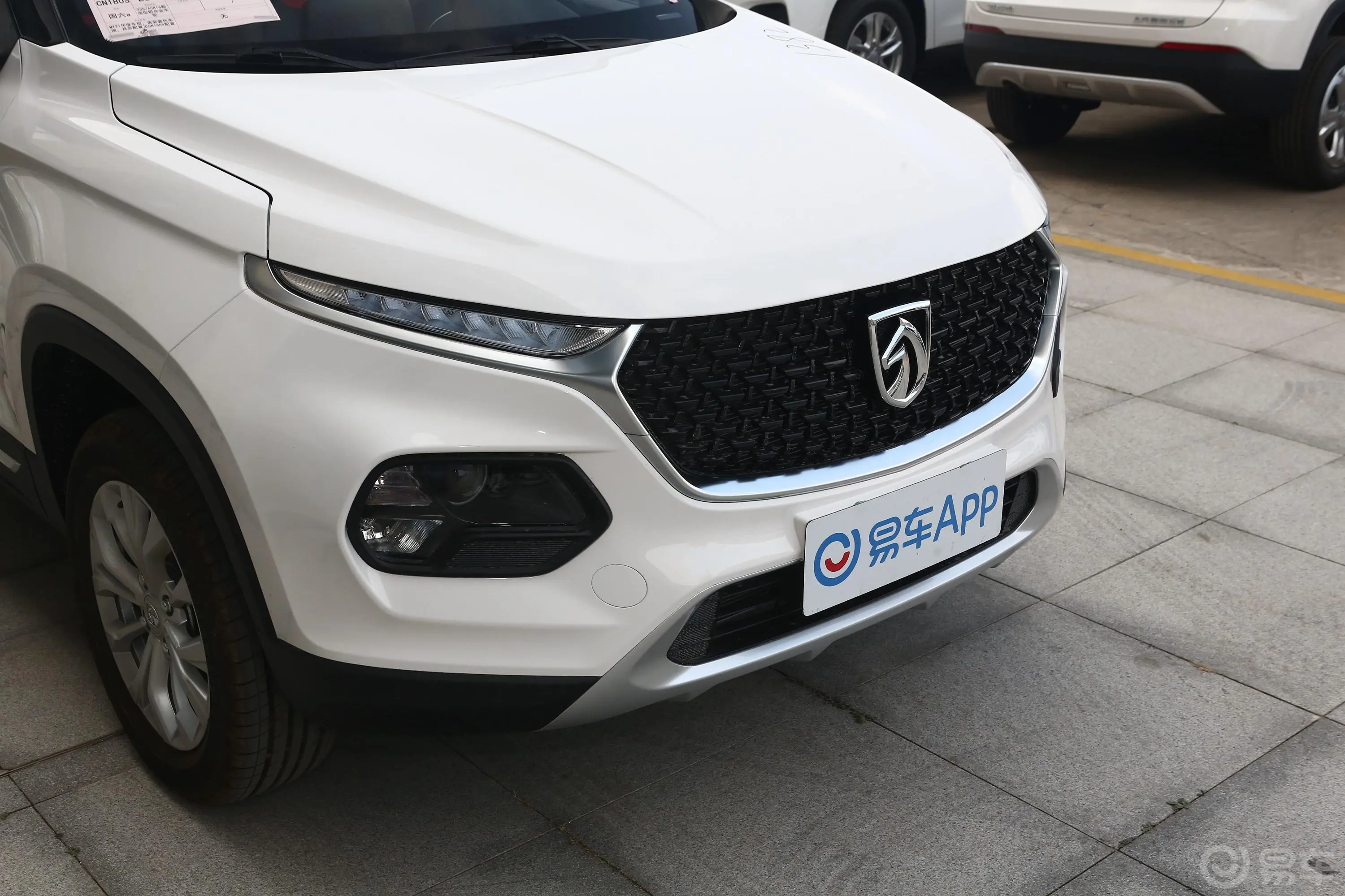 宝骏5101.5L CVT 乐享型前格栅侧俯拍