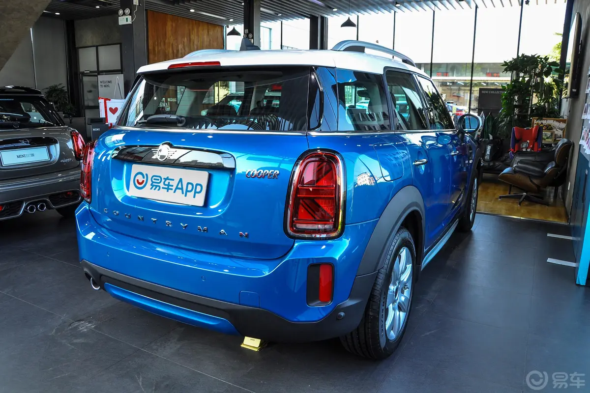 MINI COUNTRYMAN1.5T COOPER ALL4侧后45度车头向右水平